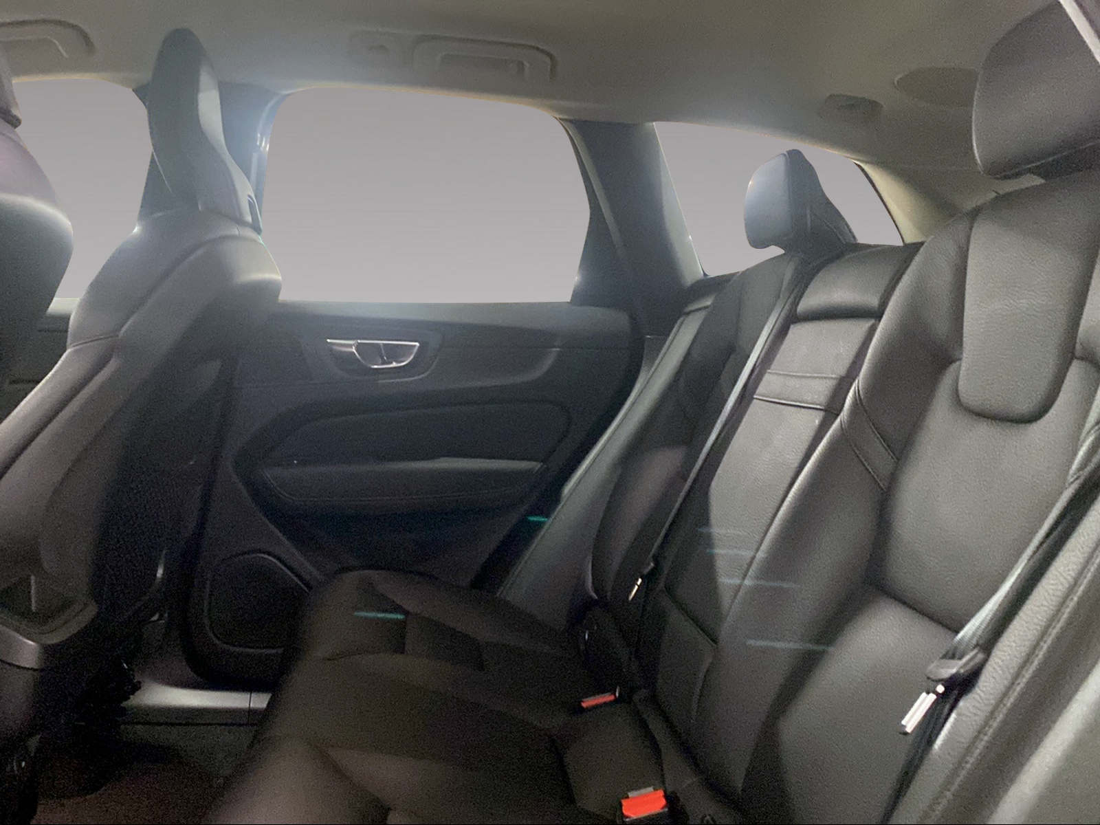 VOLVO XC60 2.0 B5 MH Inscription AWD-image-6