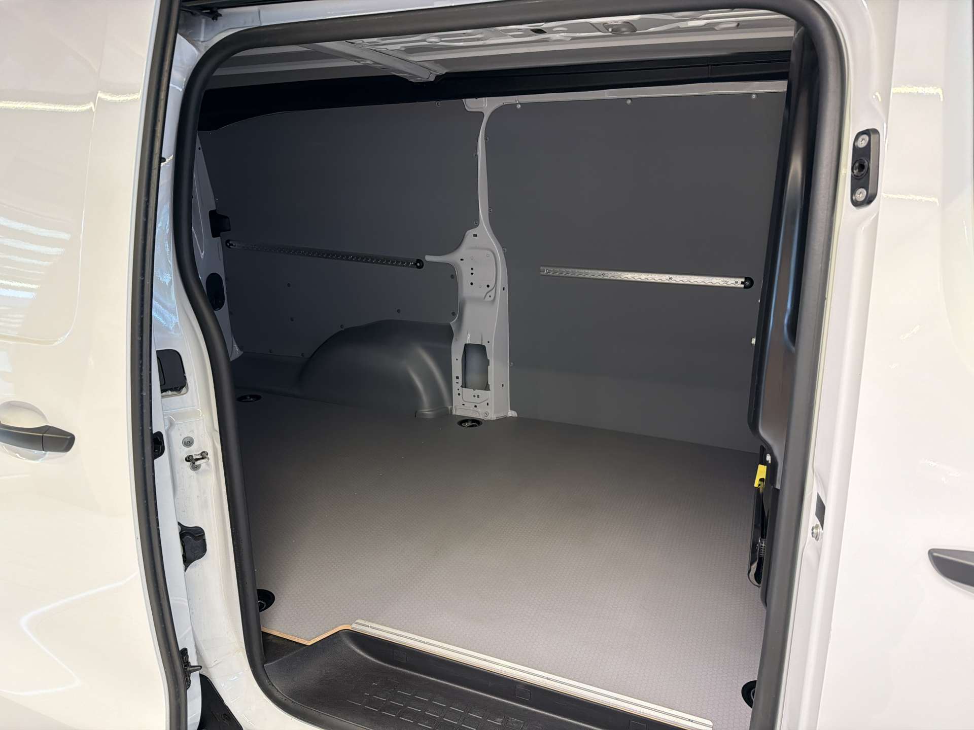 FIAT Scudo 2.0 BlueHDi L3 3-Plätzer EAT-Automat-image-6
