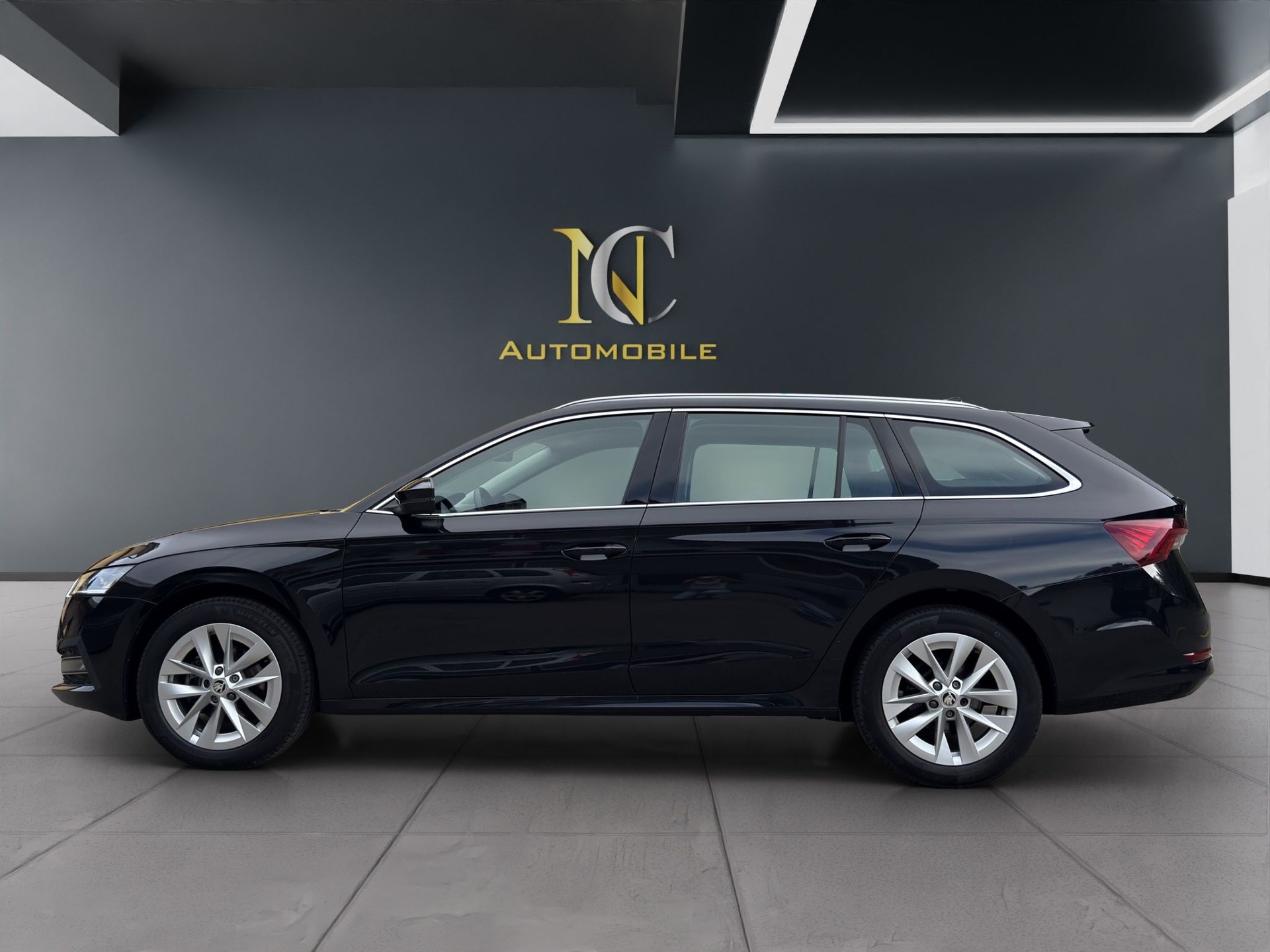 SKODA Octavia Combi 2.0 TDI DSG Style-image-2