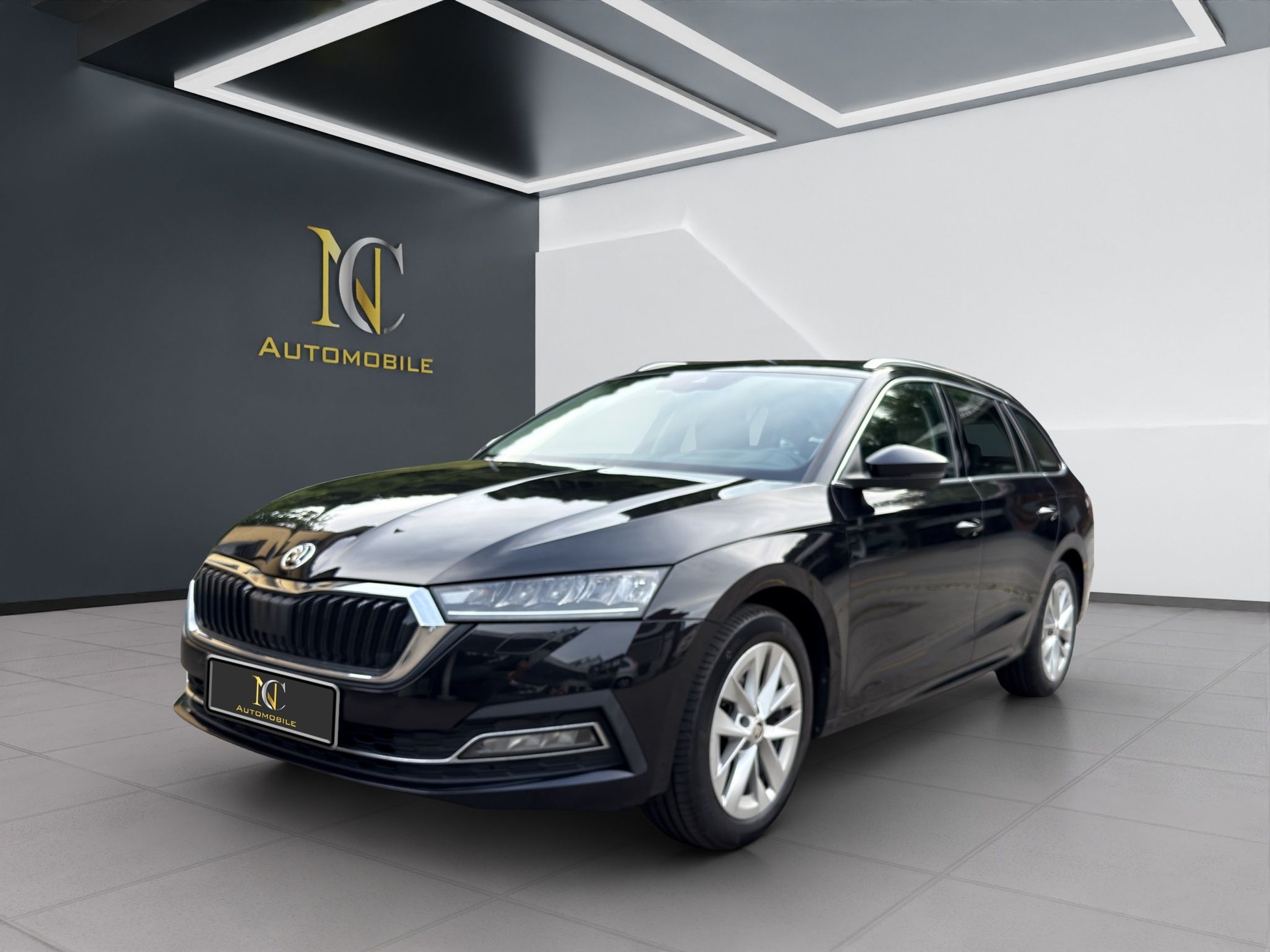 SKODA Octavia Combi 2.0 TDI DSG Style-image-0