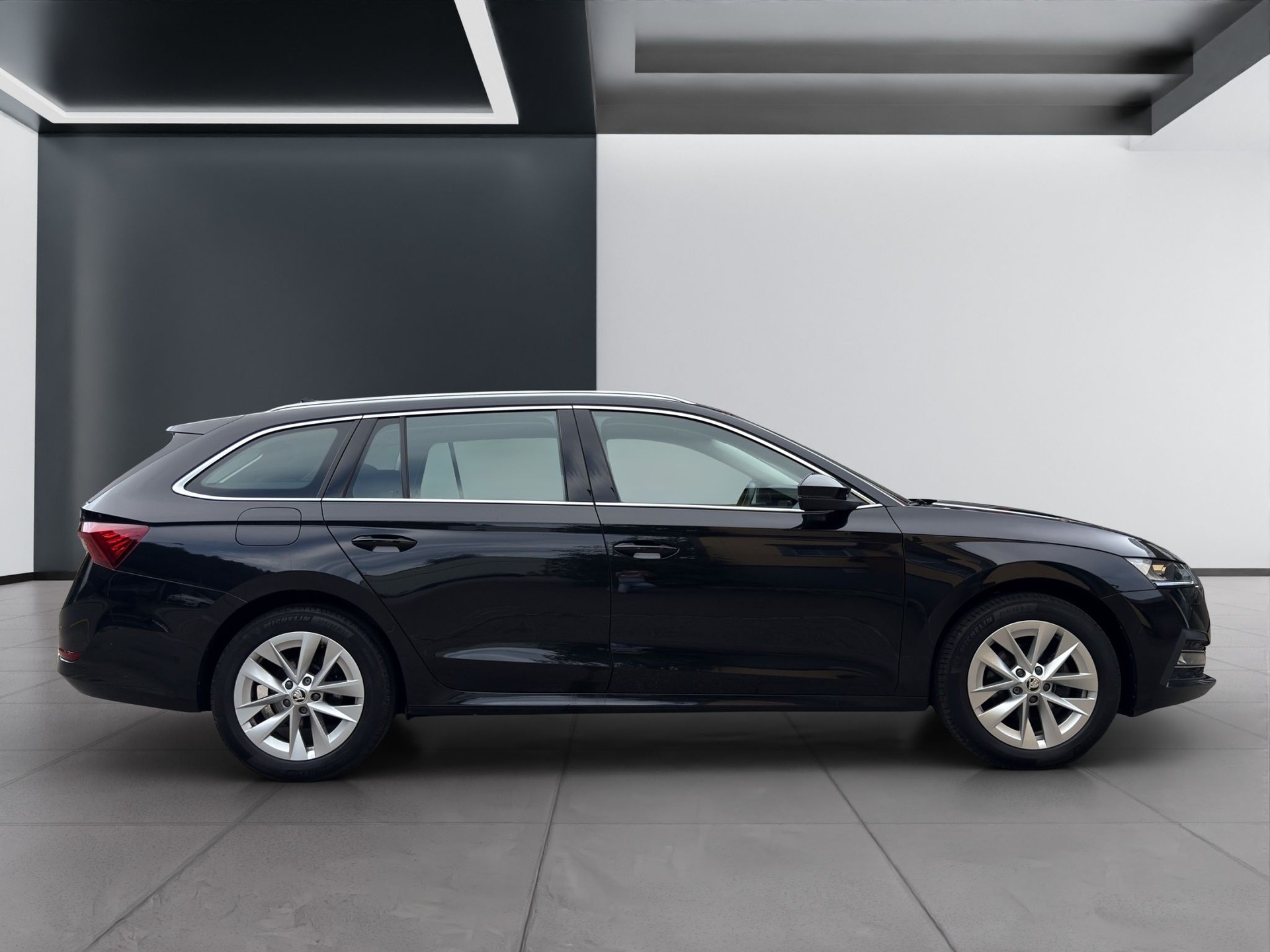 SKODA Octavia Combi 2.0 TDI DSG Style-image-6