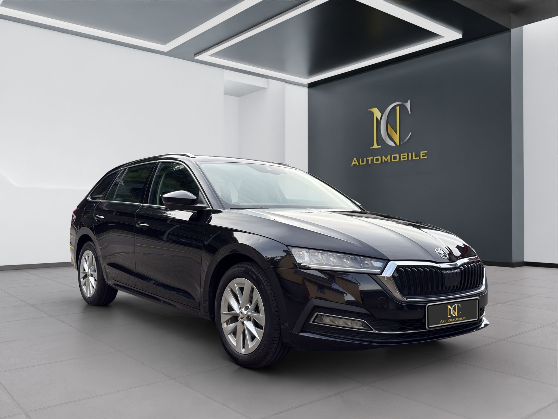 SKODA Octavia Combi 2.0 TDI DSG Style-image-7