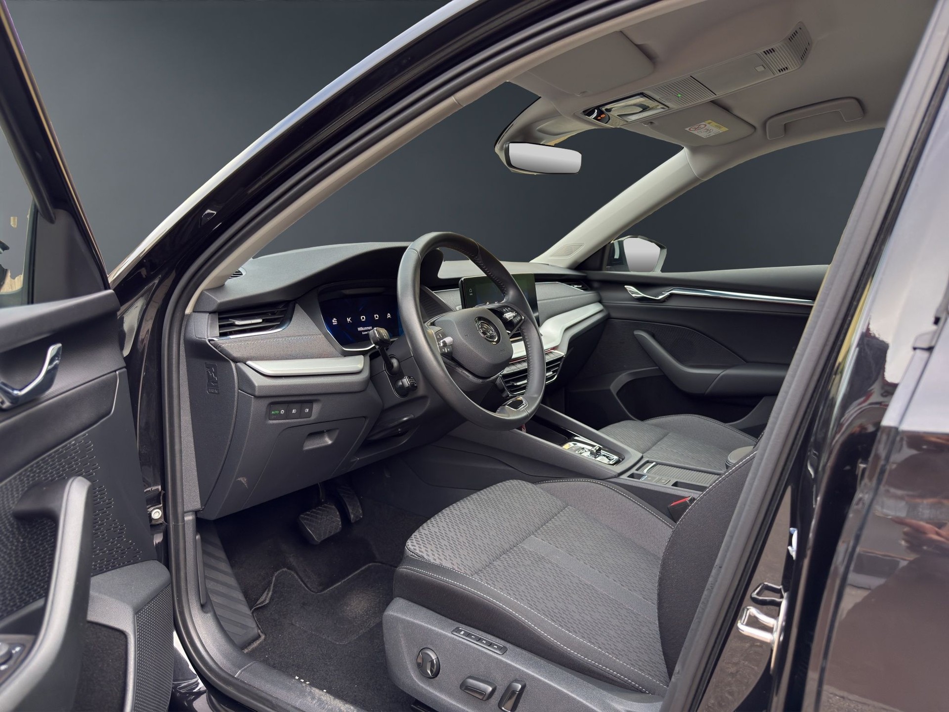 SKODA Octavia Combi 2.0 TDI DSG Style-image-13