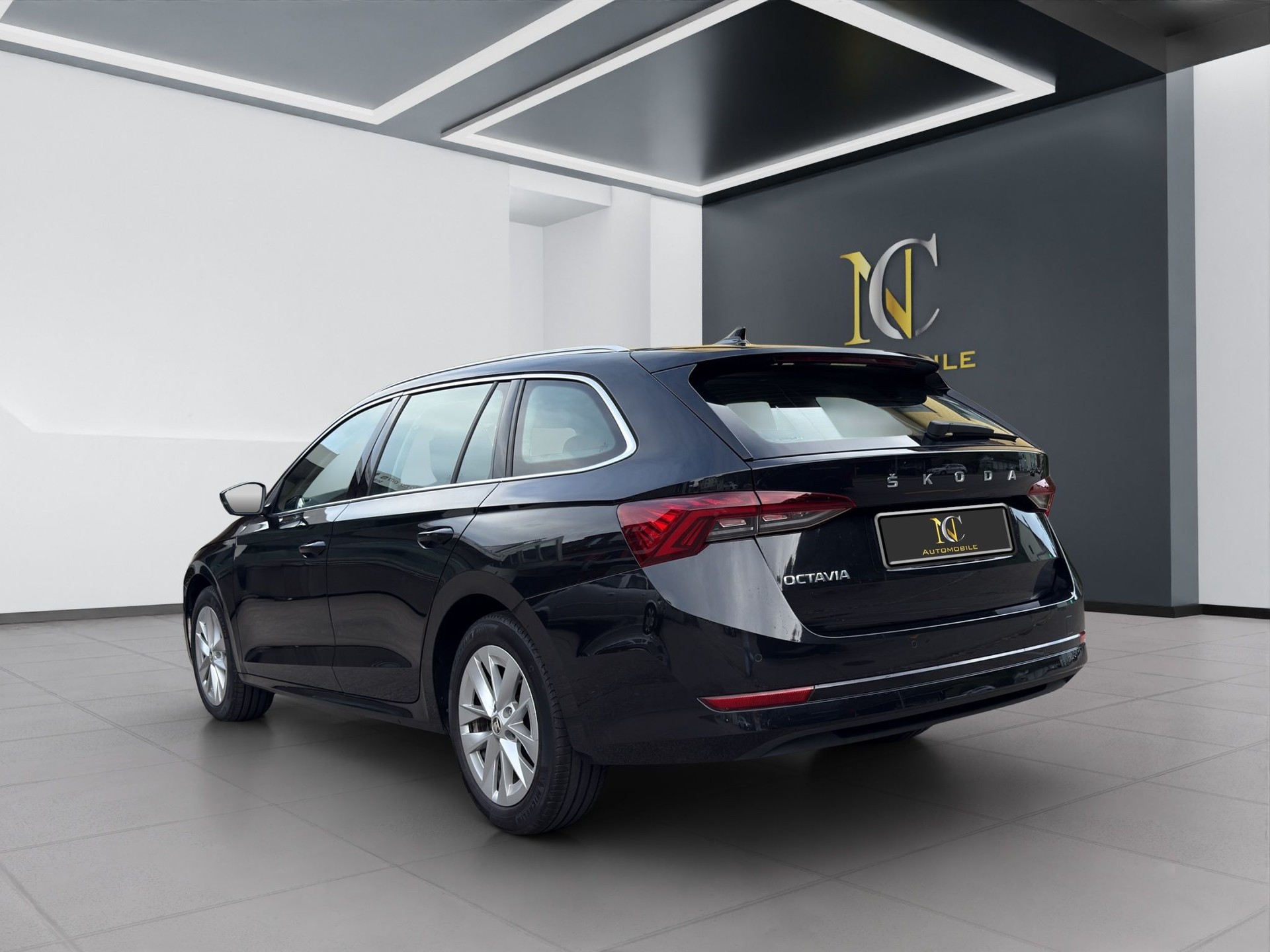 SKODA Octavia Combi 2.0 TDI DSG Style-image-3