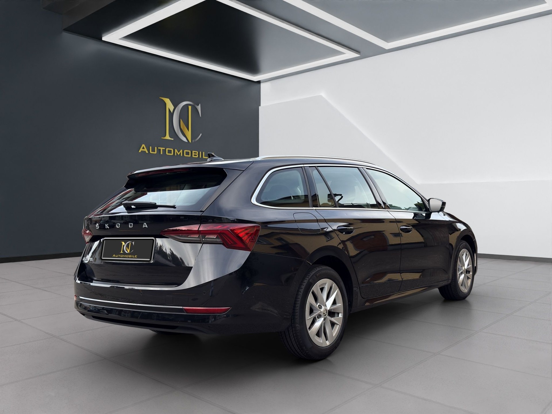 SKODA Octavia Combi 2.0 TDI DSG Style-image-5