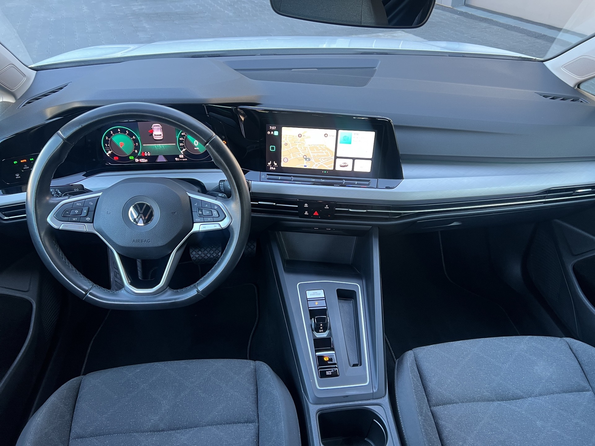 VW Golf 1.0 eTSI mHEV ACTLife DSG-image-8