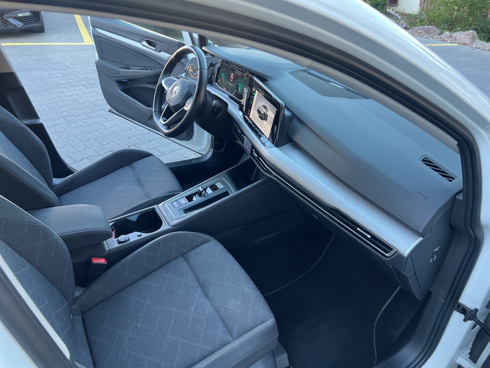 VW Golf 1.0 eTSI mHEV ACTLife DSG-image-6