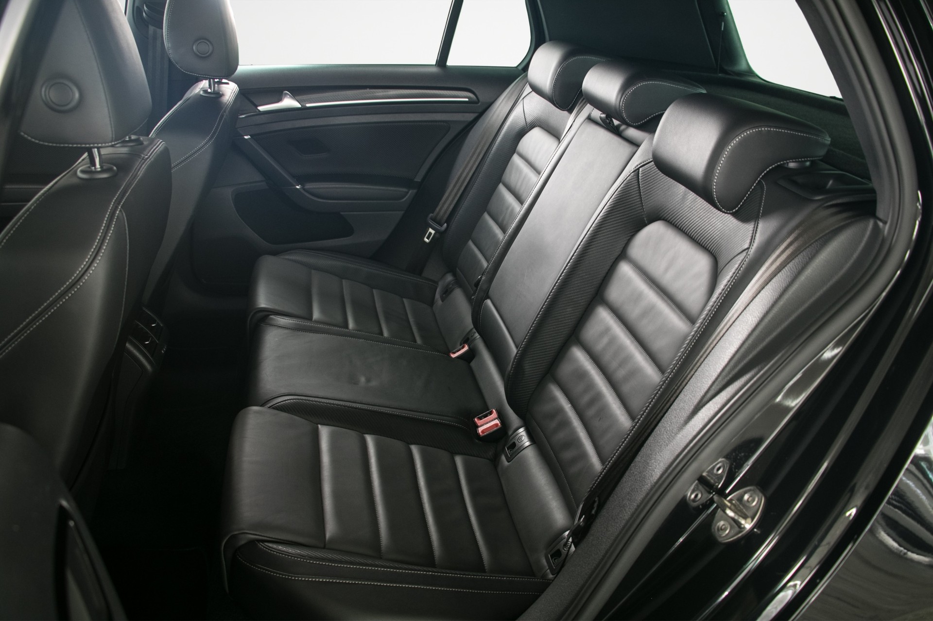 VW Golf 2.0 TSI R 4Motion-image-12