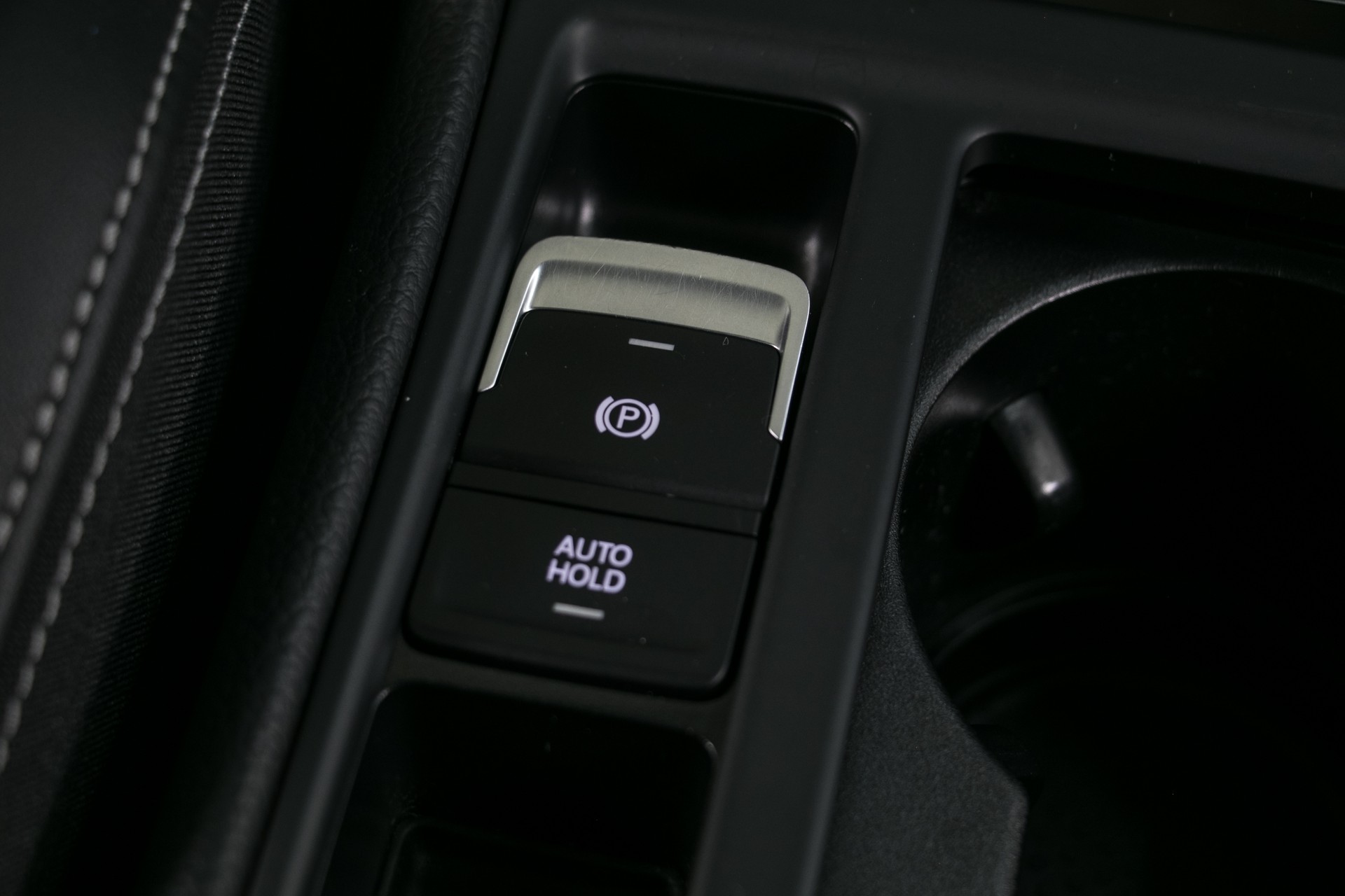 VW Golf 2.0 TSI R 4Motion-image-9