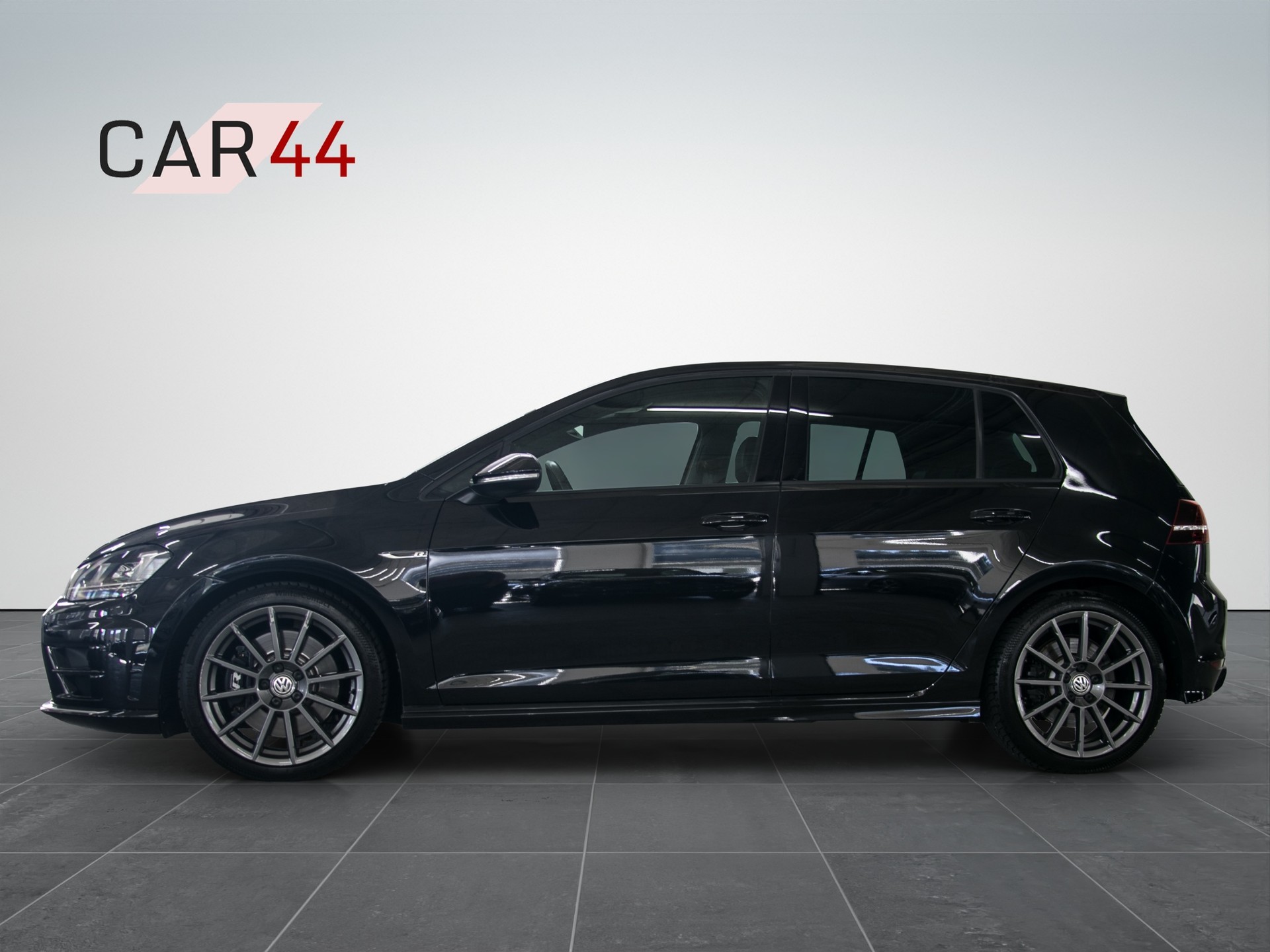 VW Golf 2.0 TSI R 4Motion-image-4