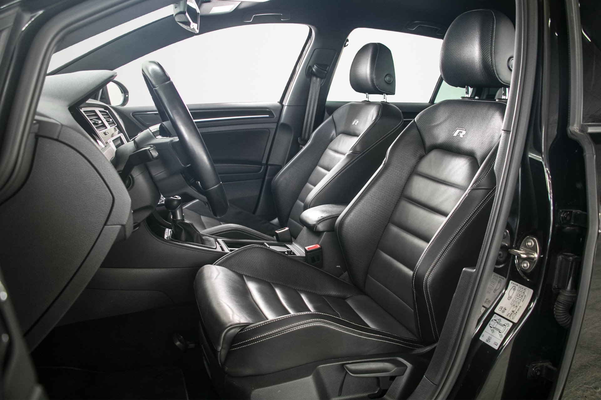 VW Golf 2.0 TSI R 4Motion-image-11