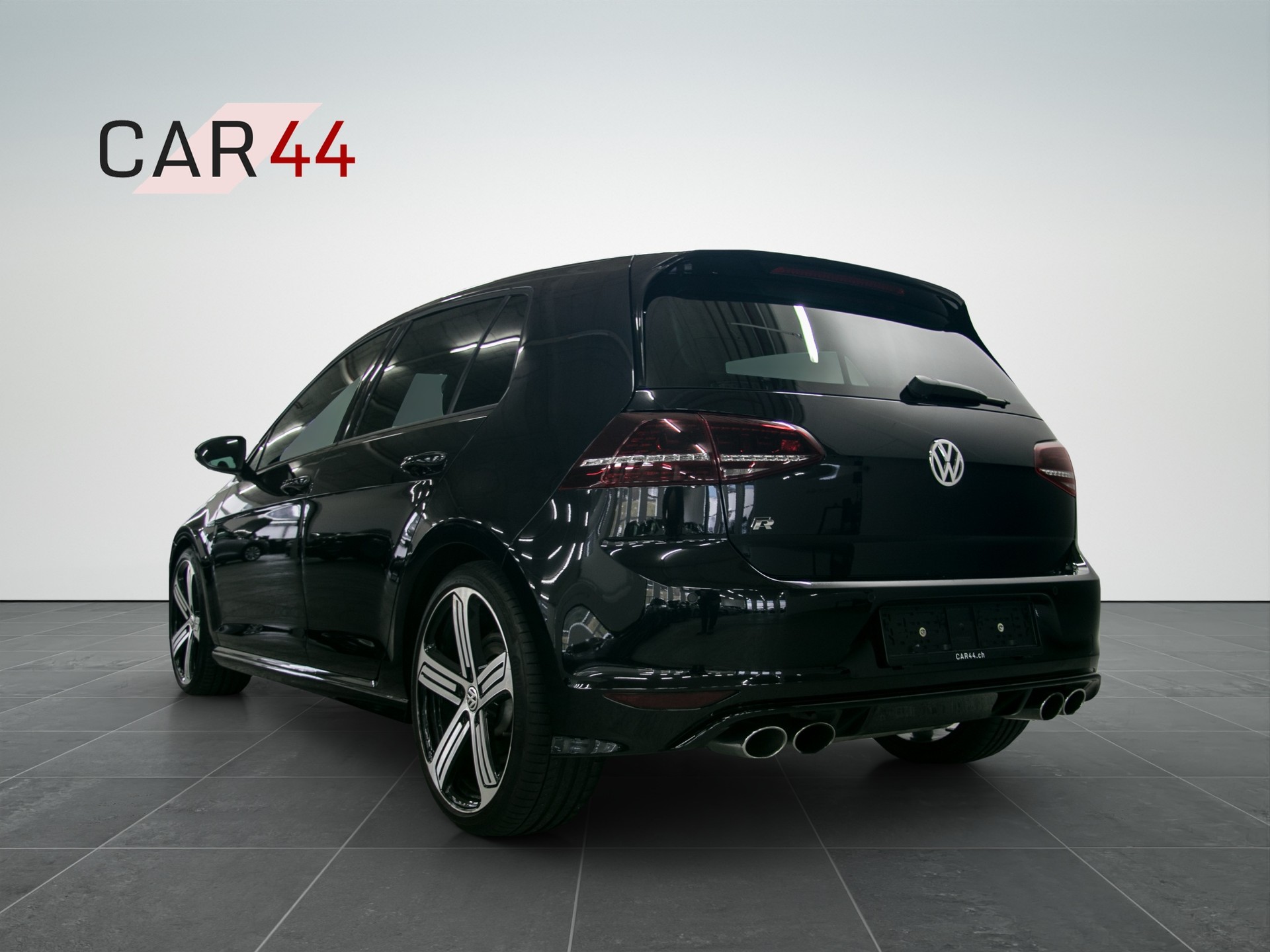 VW Golf 2.0 TSI R 4Motion-showroom-element-2