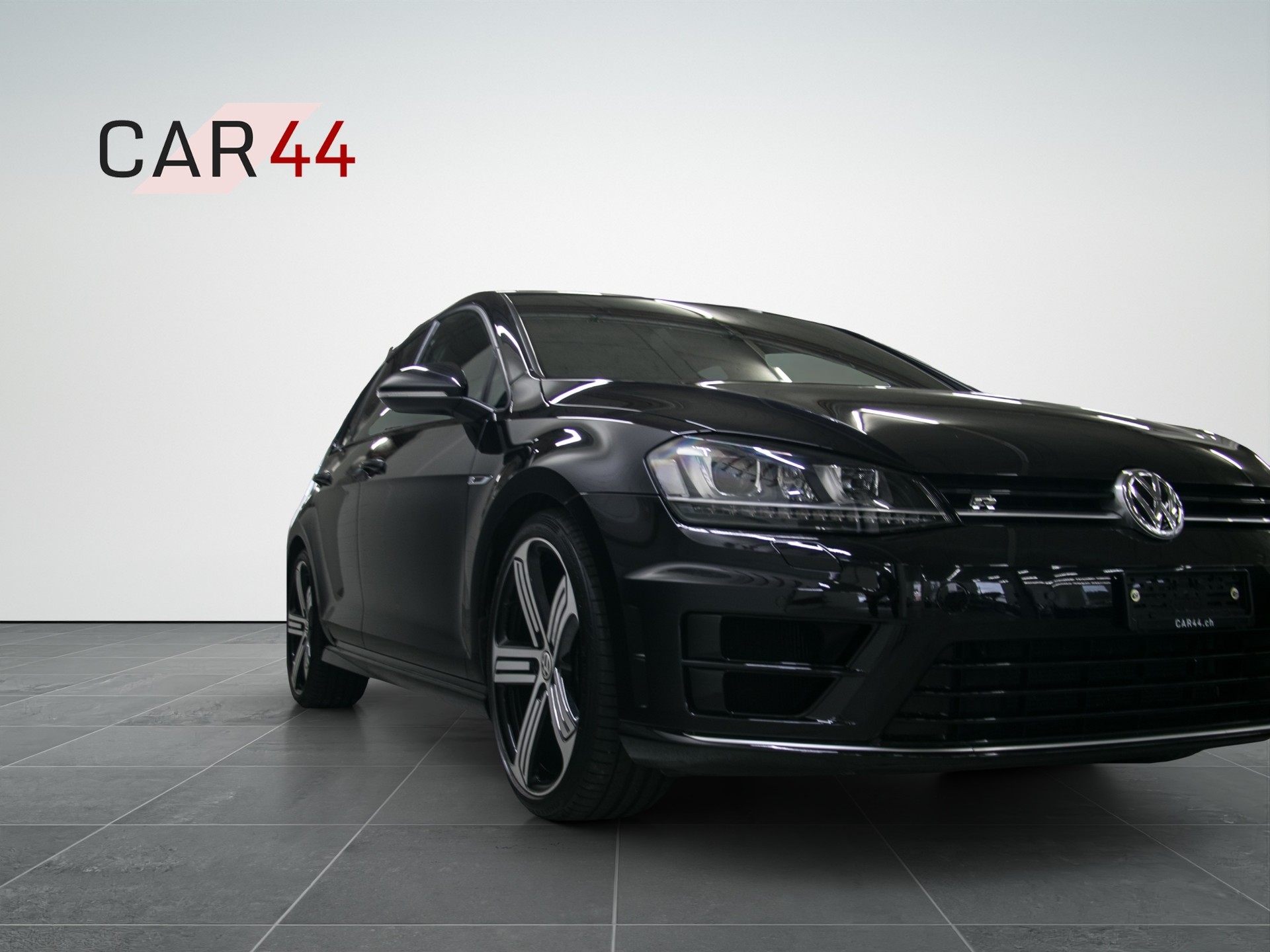 VW Golf 2.0 TSI R 4Motion-image-14