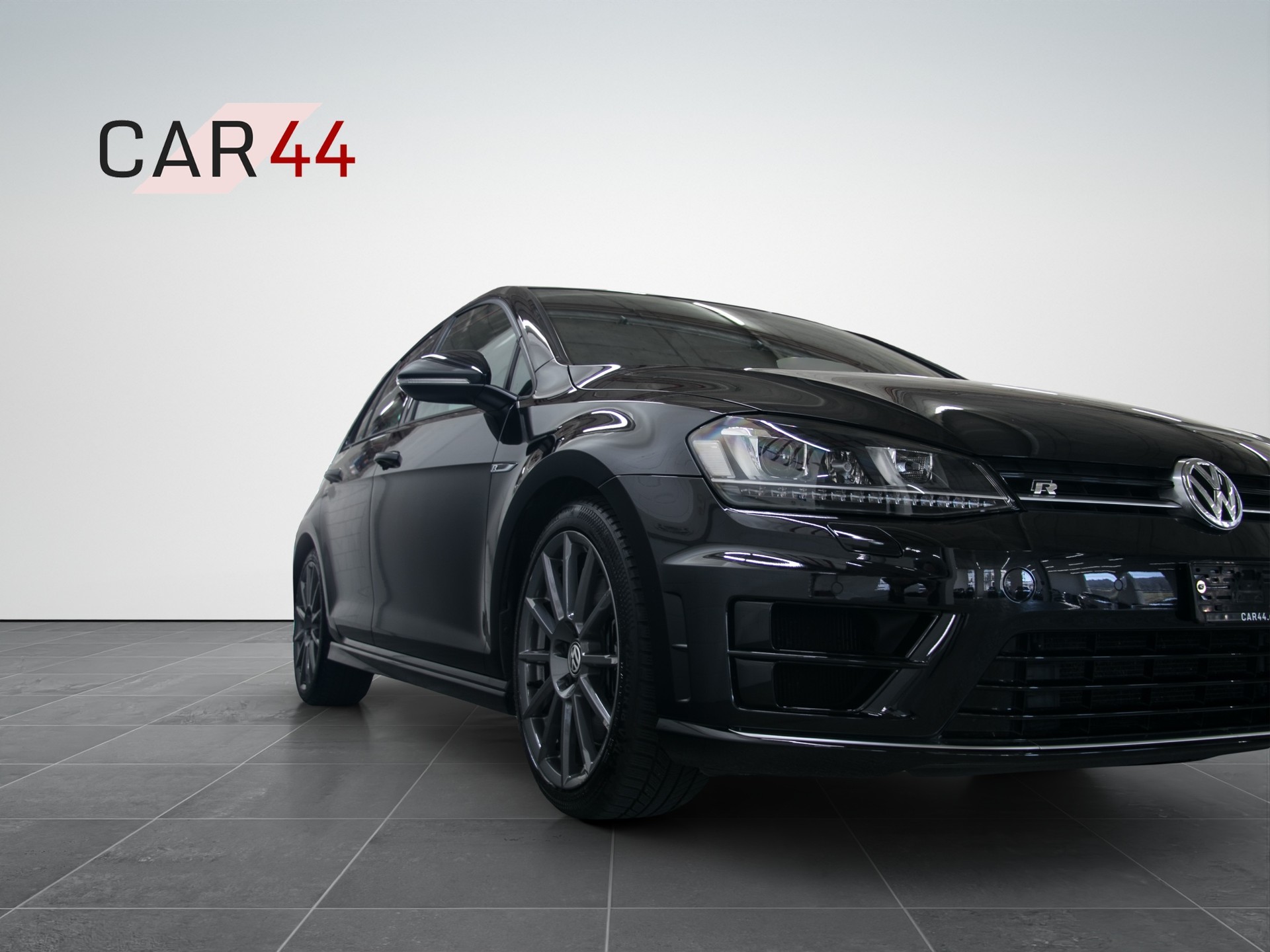 VW Golf 2.0 TSI R 4Motion-image-15