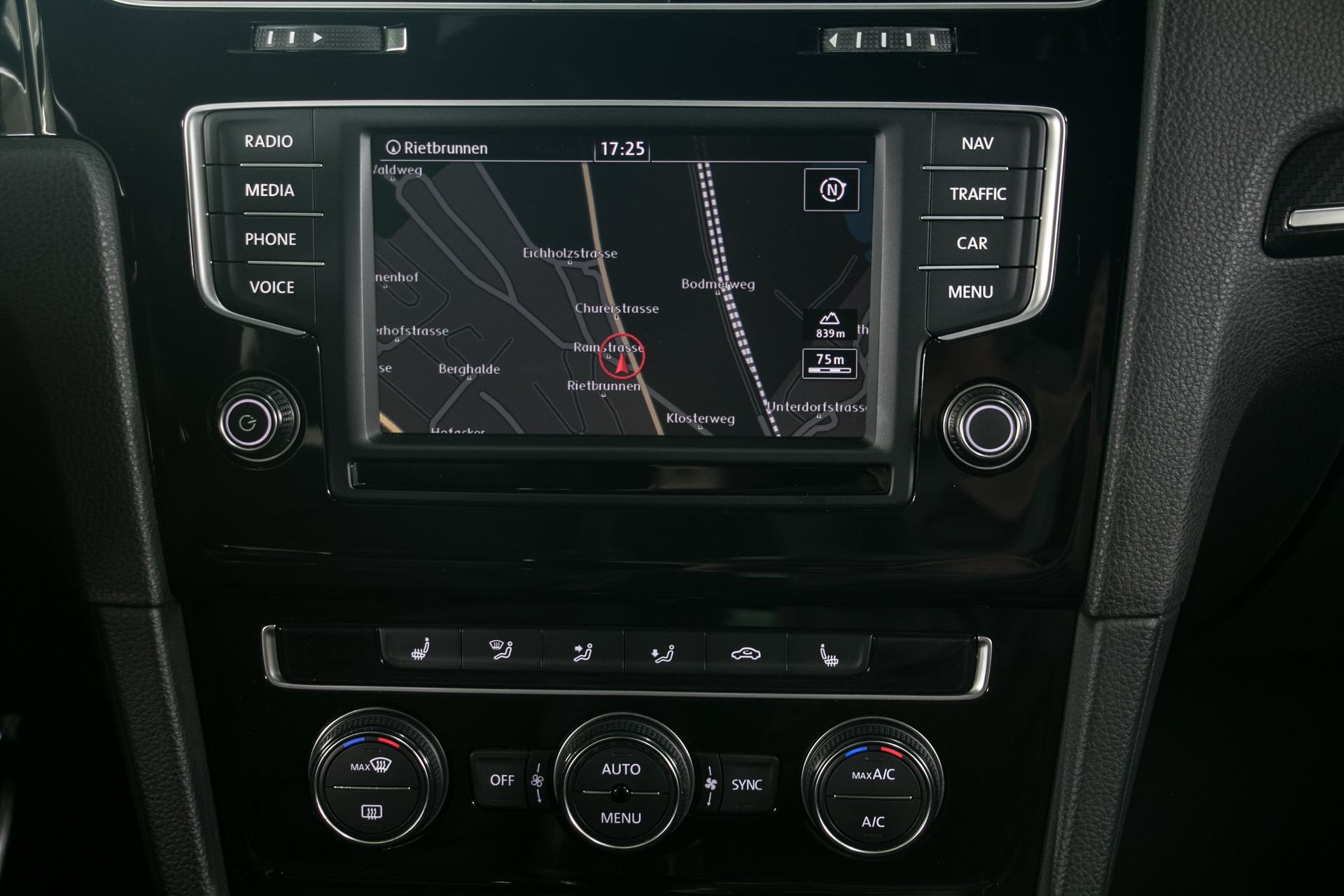 VW Golf 2.0 TSI R 4Motion-image-7