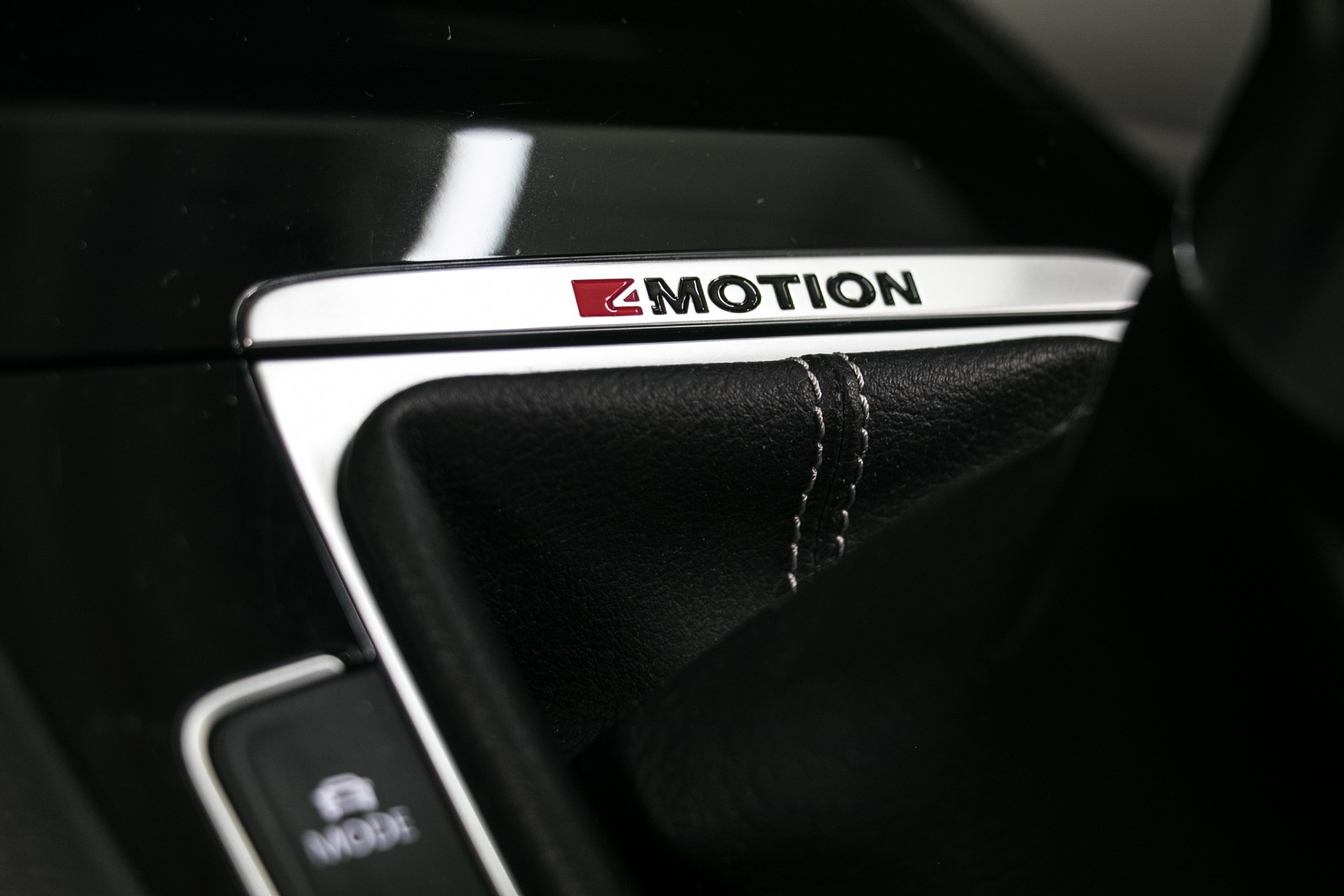 VW Golf 2.0 TSI R 4Motion-image-10