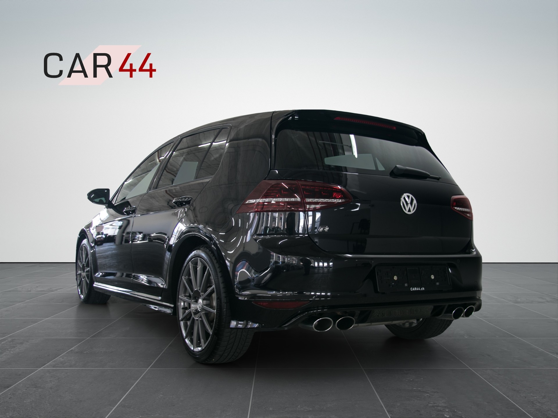 VW Golf 2.0 TSI R 4Motion-image-5