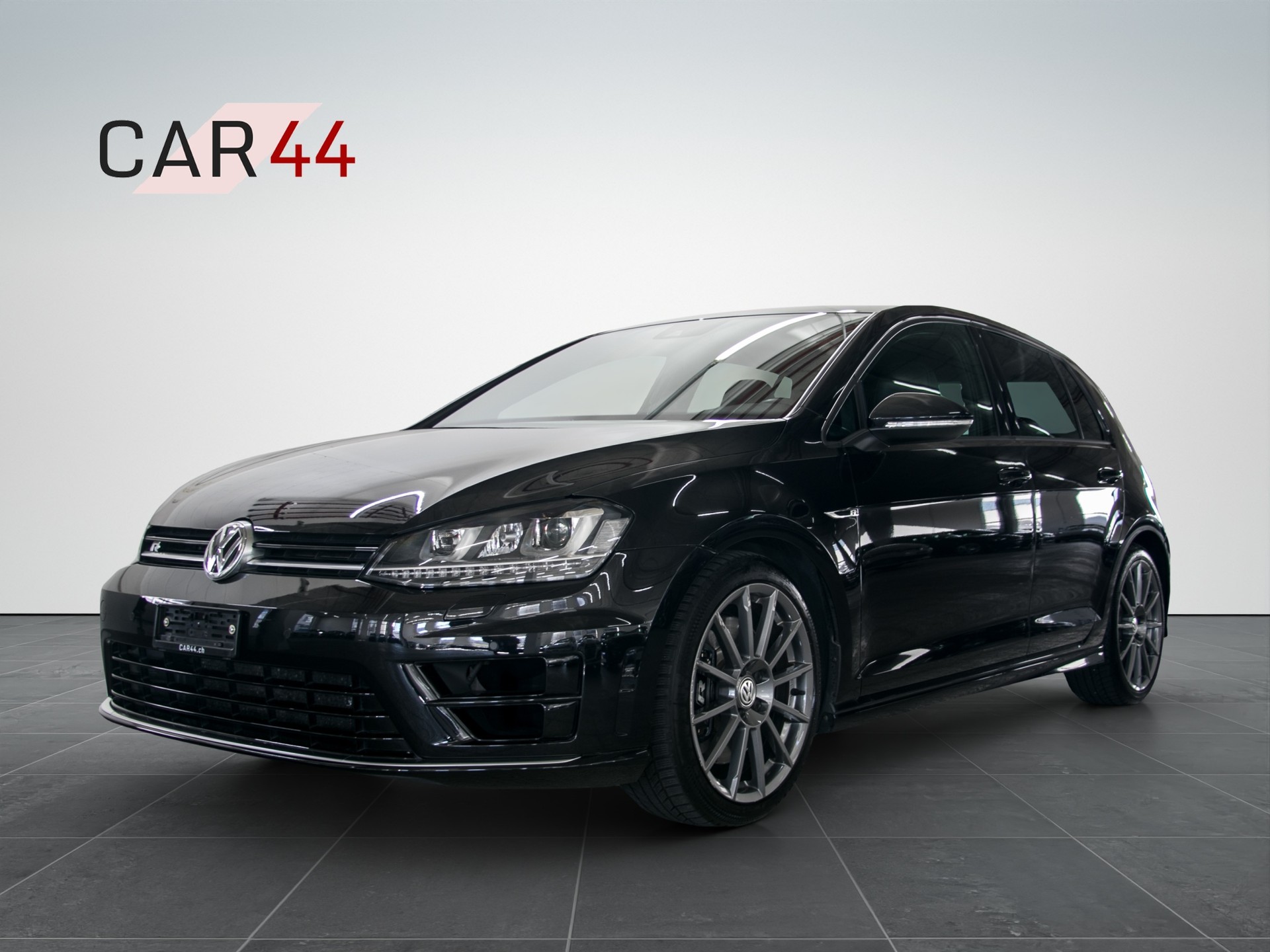 VW Golf 2.0 TSI R 4Motion-showroom-element-3
