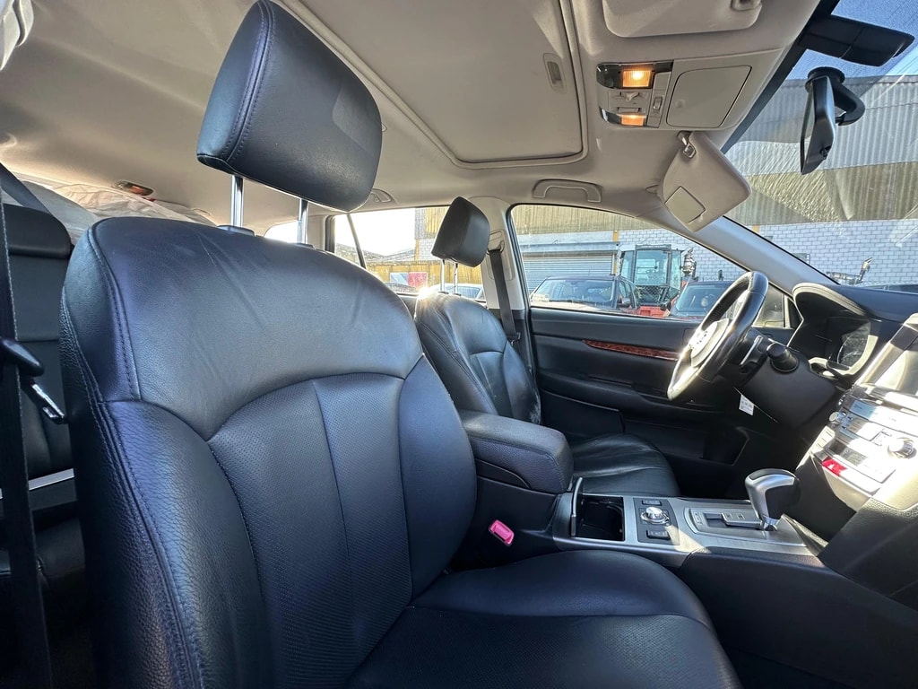 SUBARU Outback 3.6R Executive AWD Automatic-image-6