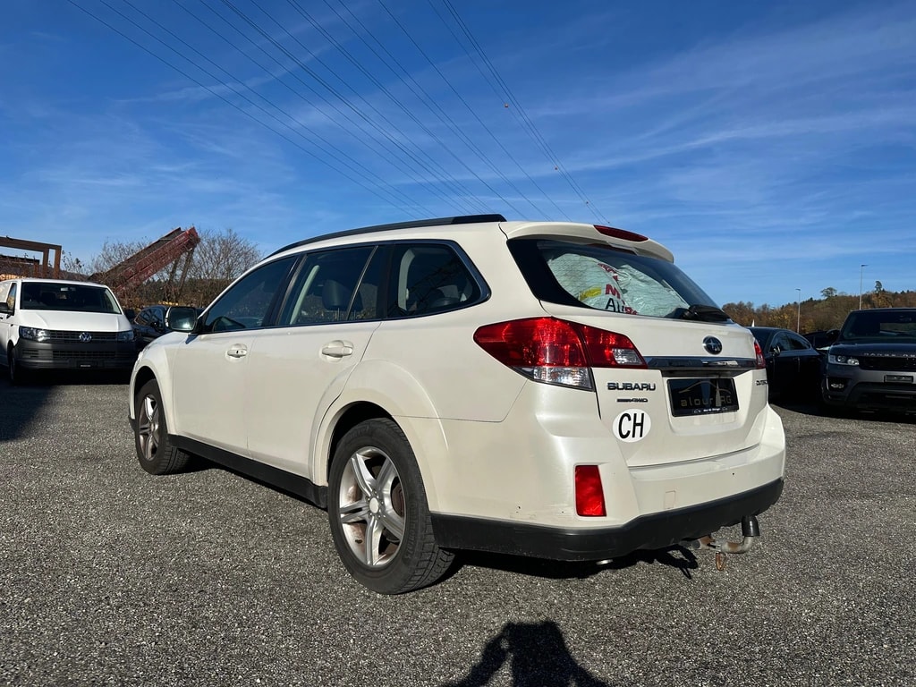 SUBARU Outback 3.6R Executive AWD Automatic-image-2