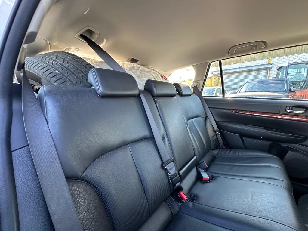 SUBARU Outback 3.6R Executive AWD Automatic-image-7