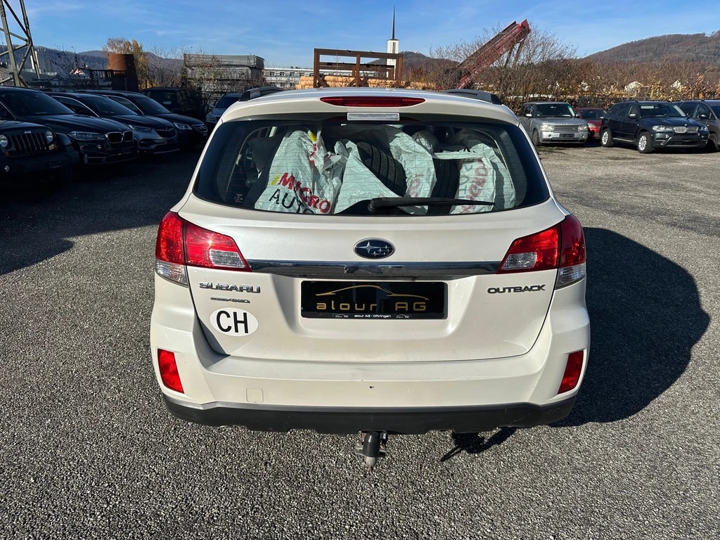 SUBARU Outback 3.6R Executive AWD Automatic-image-3
