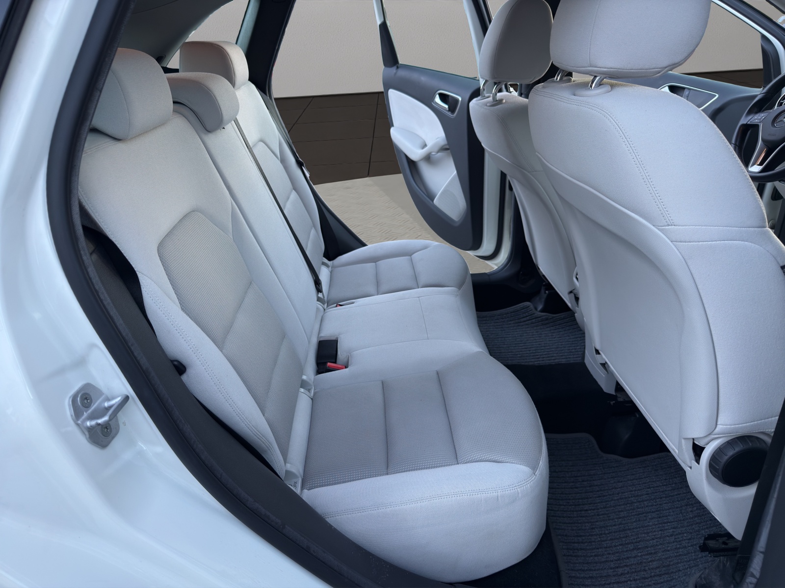 MERCEDES-BENZ B 200 7G-DCT-image-17