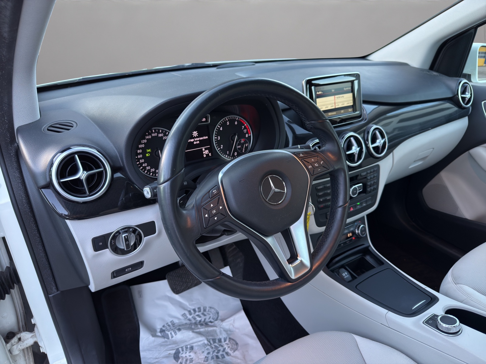 MERCEDES-BENZ B 200 7G-DCT-image-9