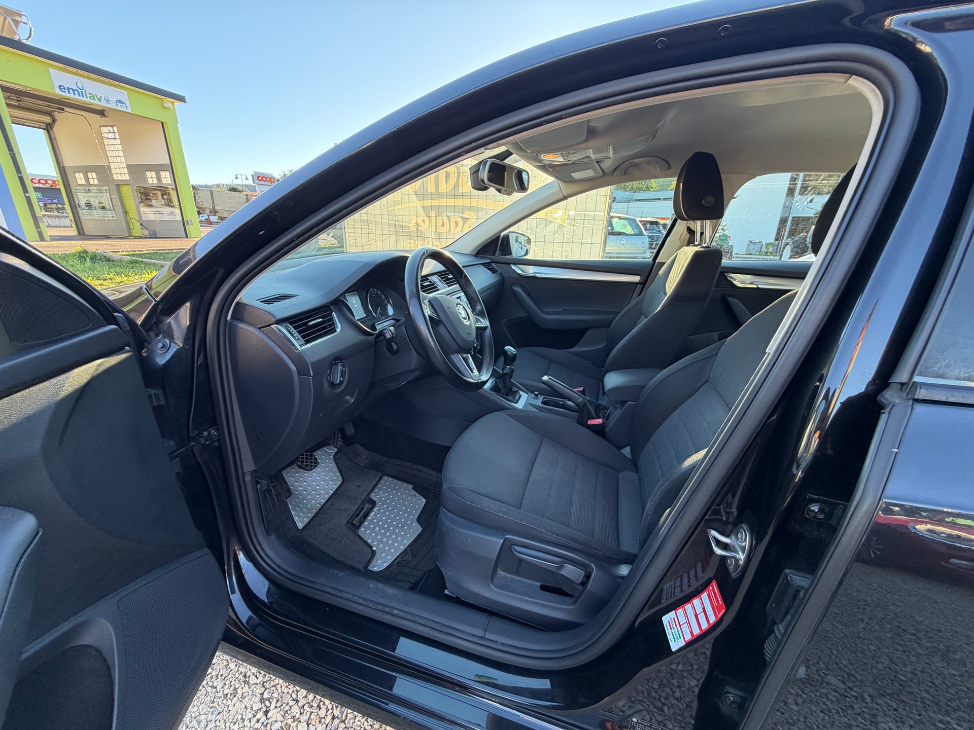 SKODA Octavia 2.0 TDI Ambition-image-9