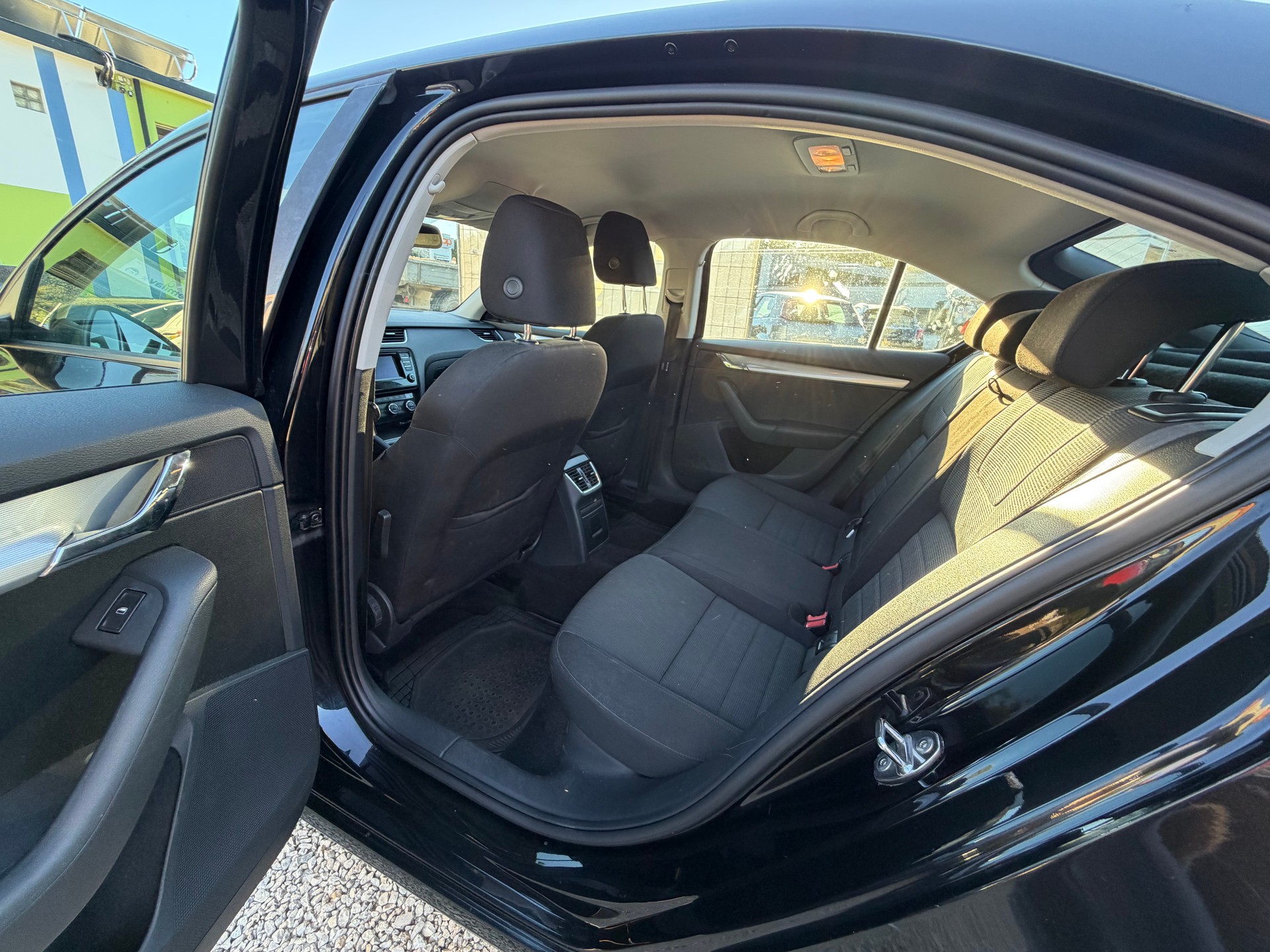 SKODA Octavia 2.0 TDI Ambition-image-8