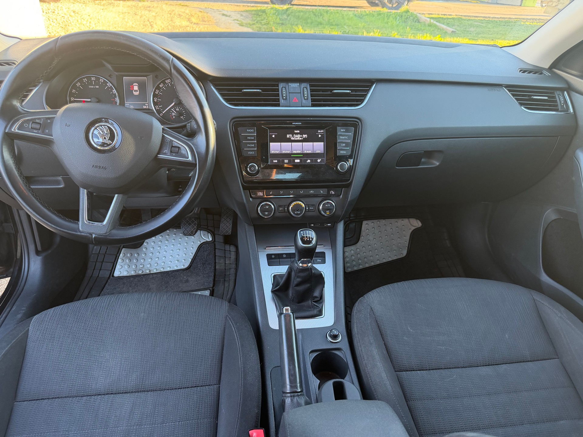 SKODA Octavia 2.0 TDI Ambition-image-10