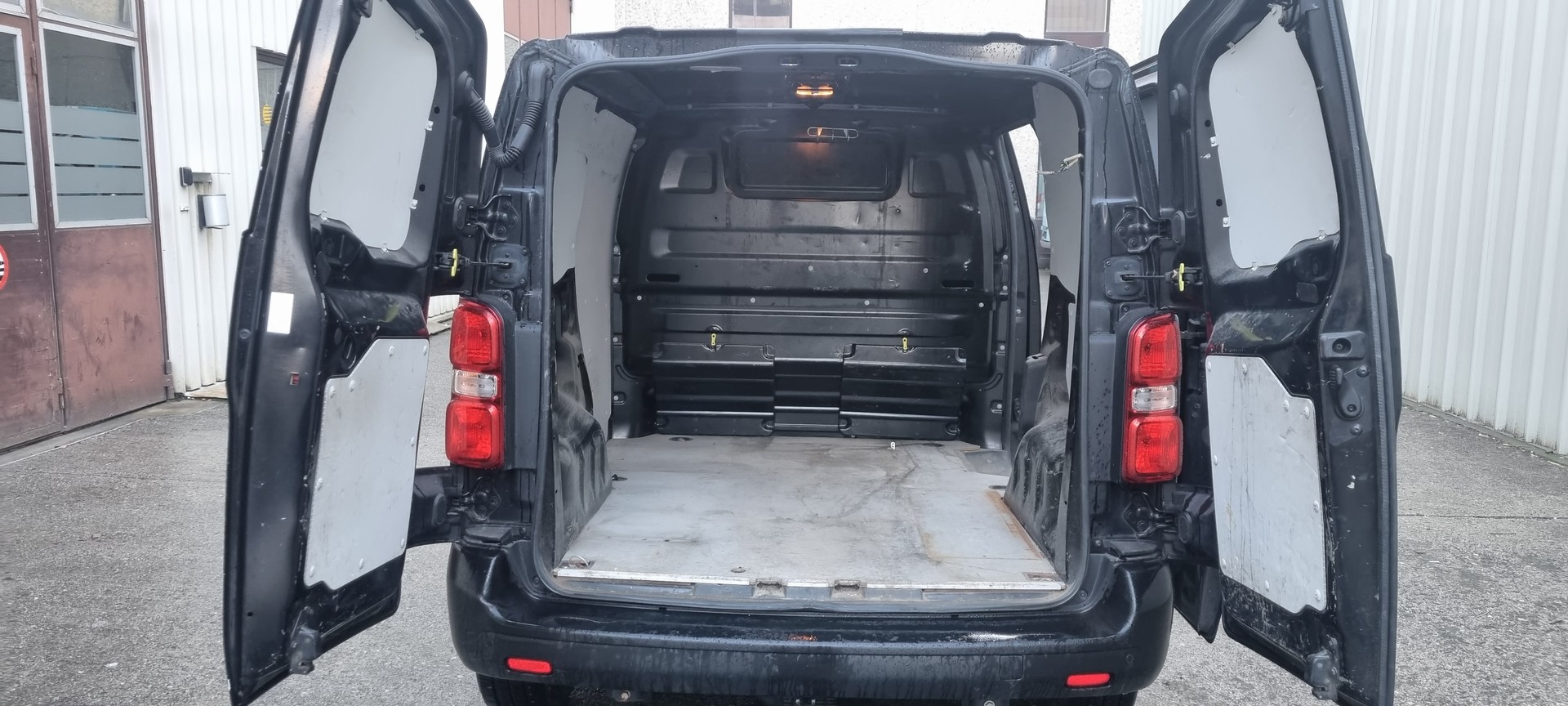 CITROEN Jumpy 2.0 BlueHDi 120 XS Komfort-image-4