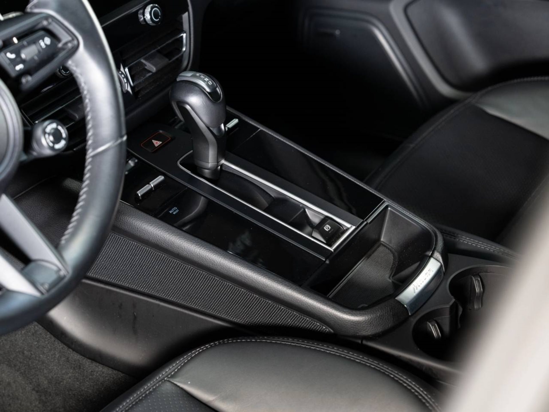 PORSCHE Macan T-image-16