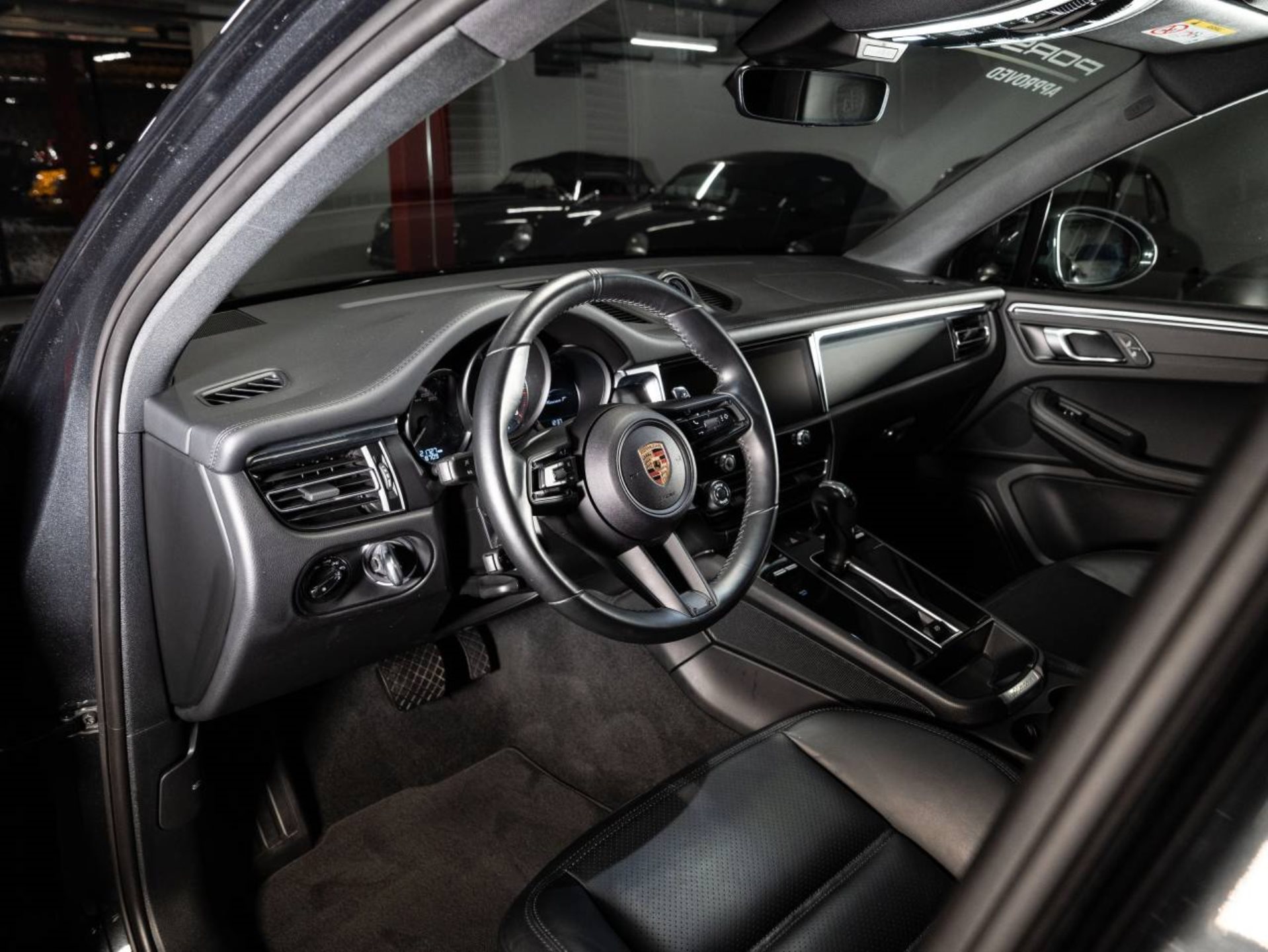 PORSCHE Macan T-image-6