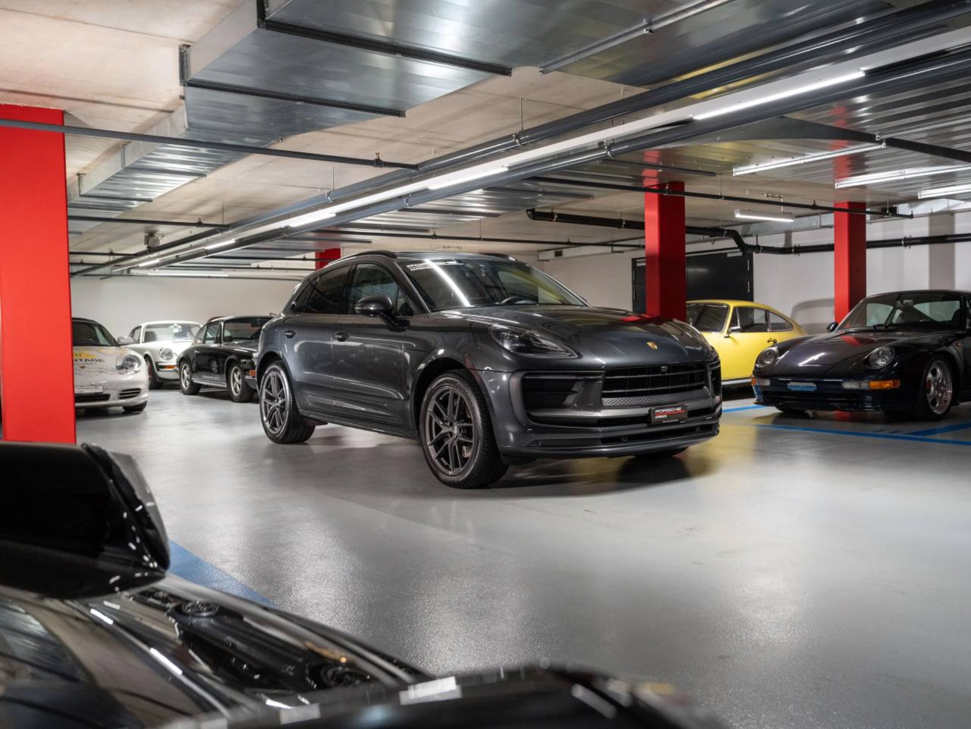 PORSCHE Macan T-image-2