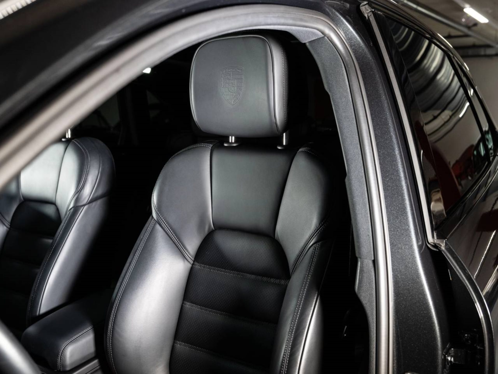 PORSCHE Macan T-image-8