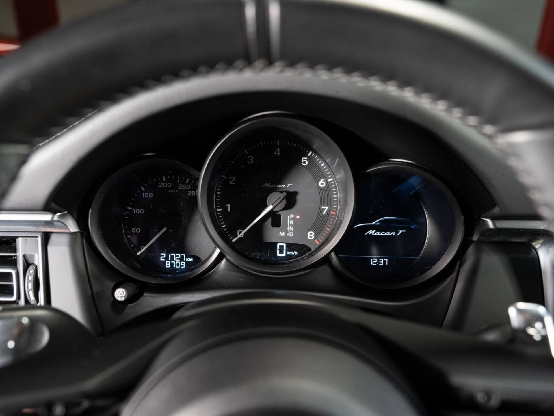 PORSCHE Macan T-image-12