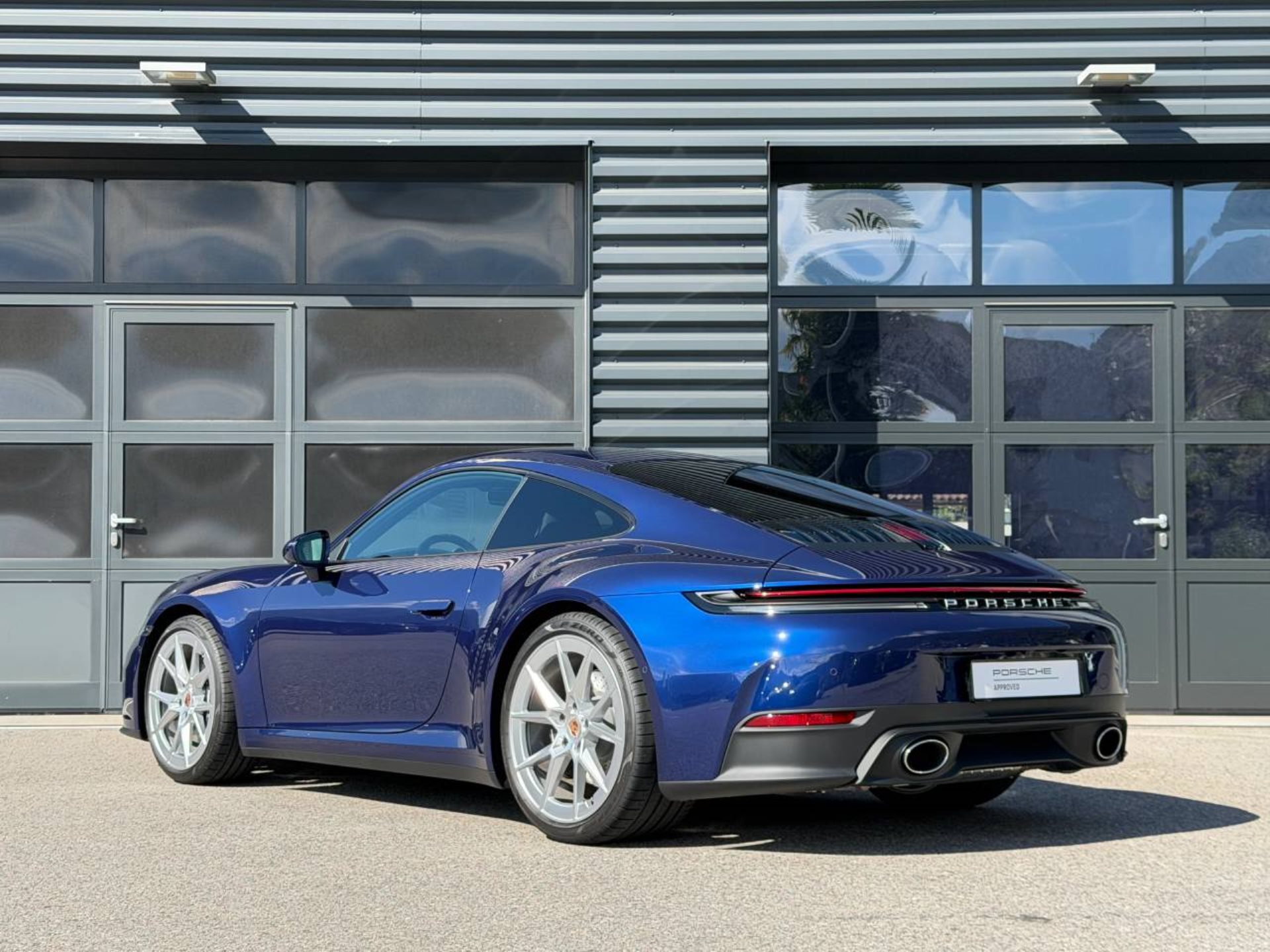 PORSCHE 911 Carrera-showroom-element-2