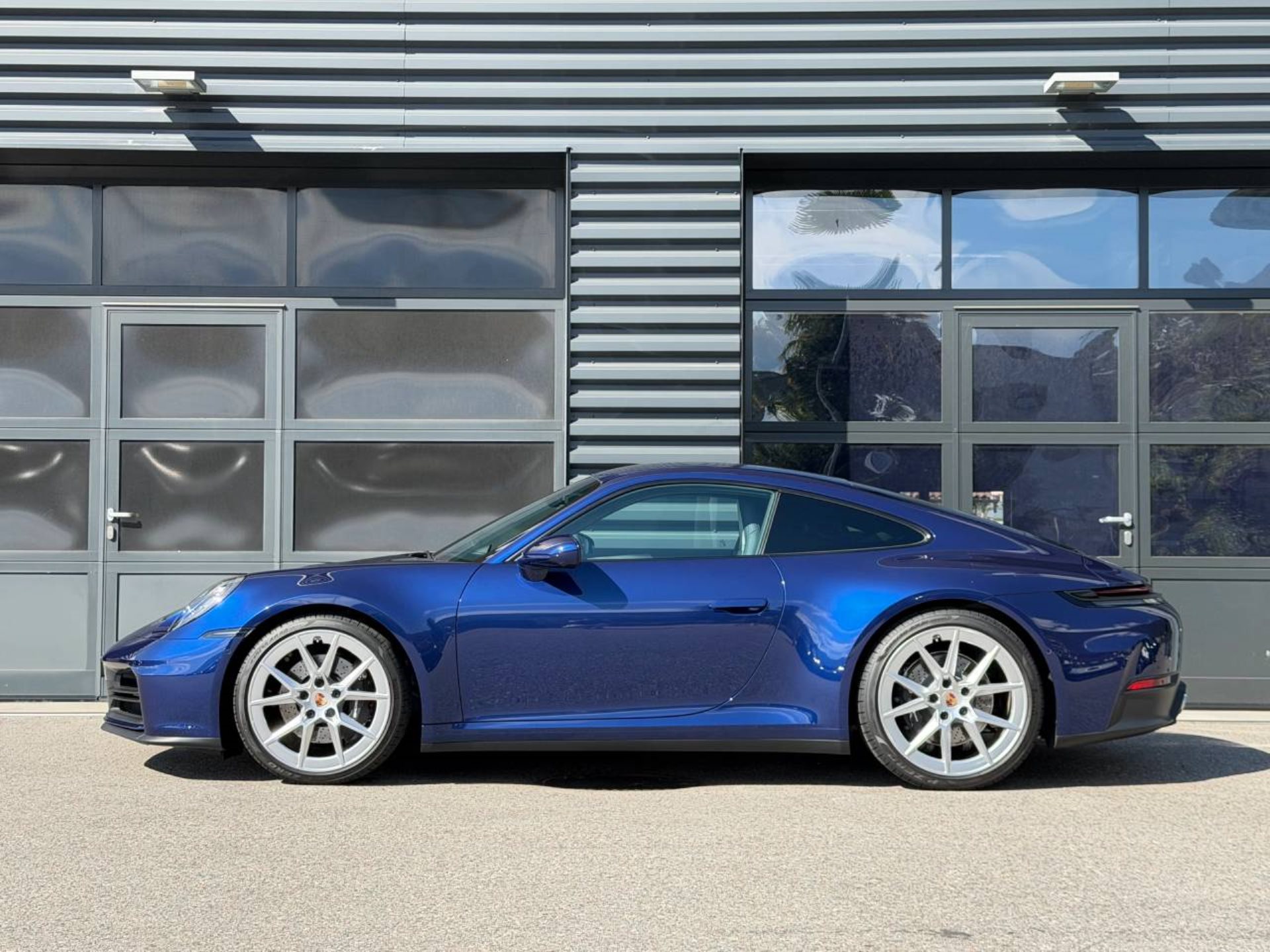 PORSCHE 911 Carrera-showroom-element-1