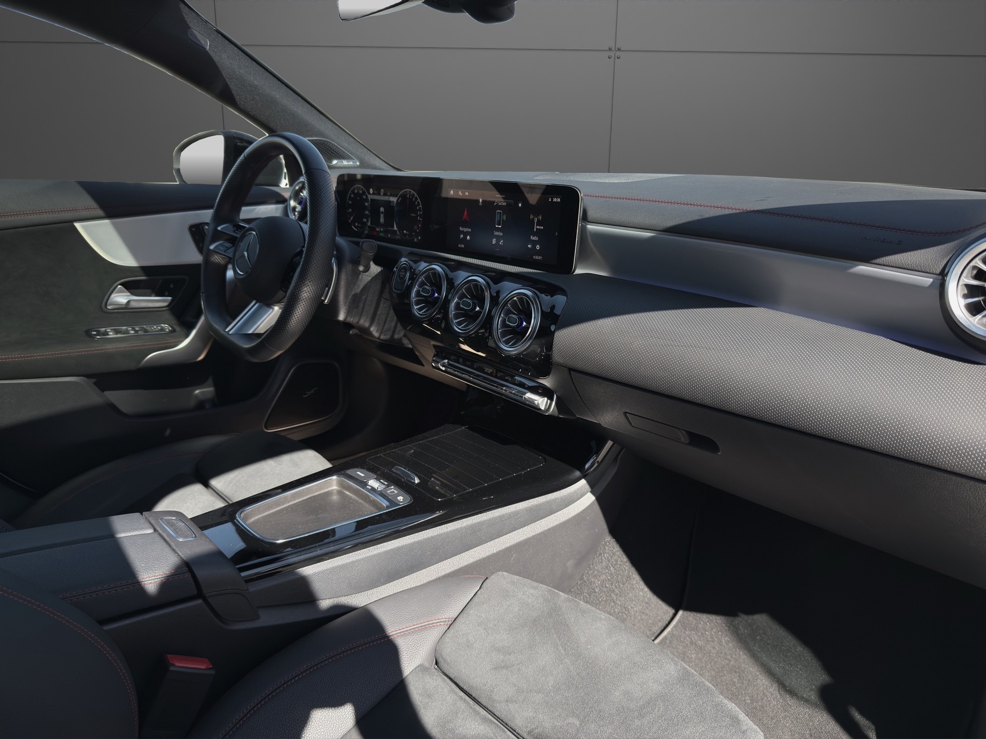MERCEDES-BENZ CLA 250 e EQ Star AMG Line Shooting Brake-image-11