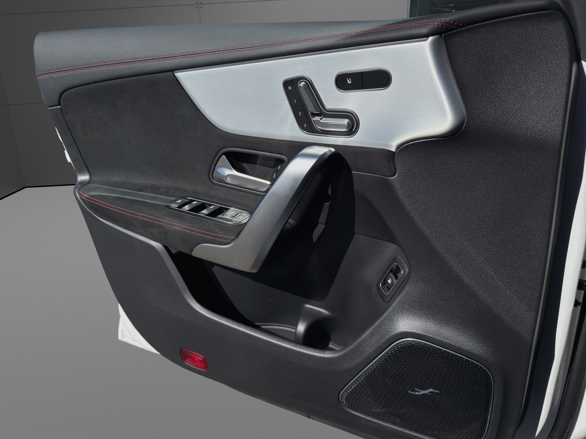 MERCEDES-BENZ CLA 250 e EQ Star AMG Line Shooting Brake-image-16