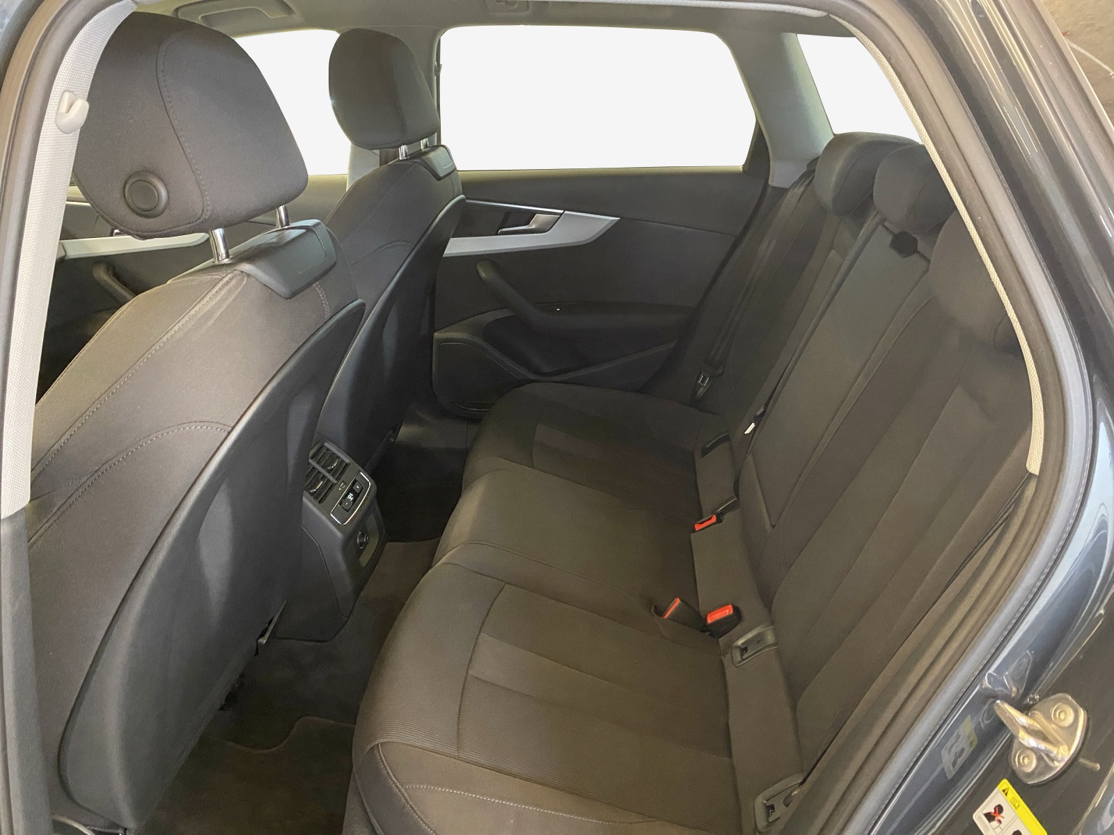 AUDI A4 Avant 35 TDI S-tronic-image-11