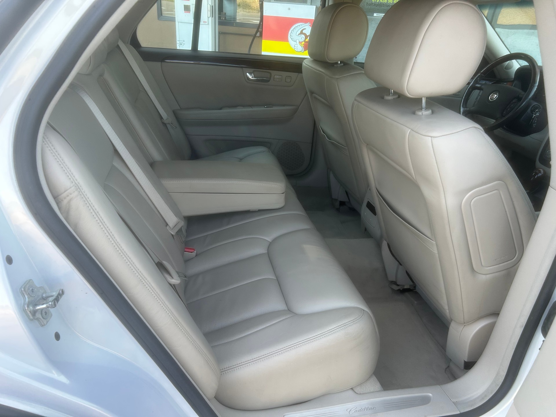 CADILLAC DTS-image-11