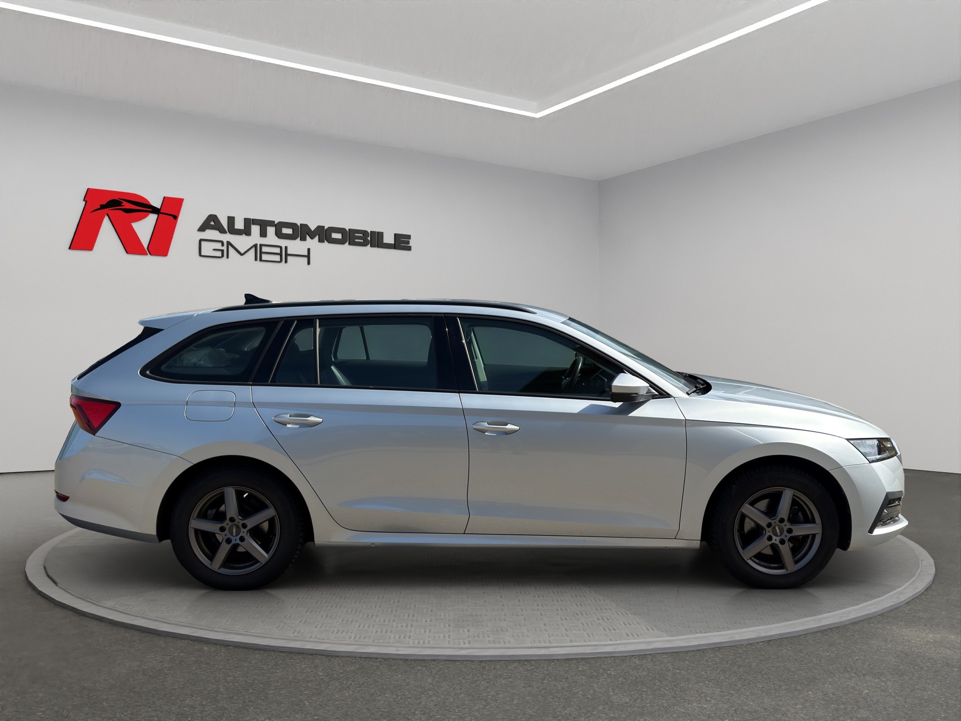 SKODA Octavia Combi 2.0 TDI DSG Style-image-13