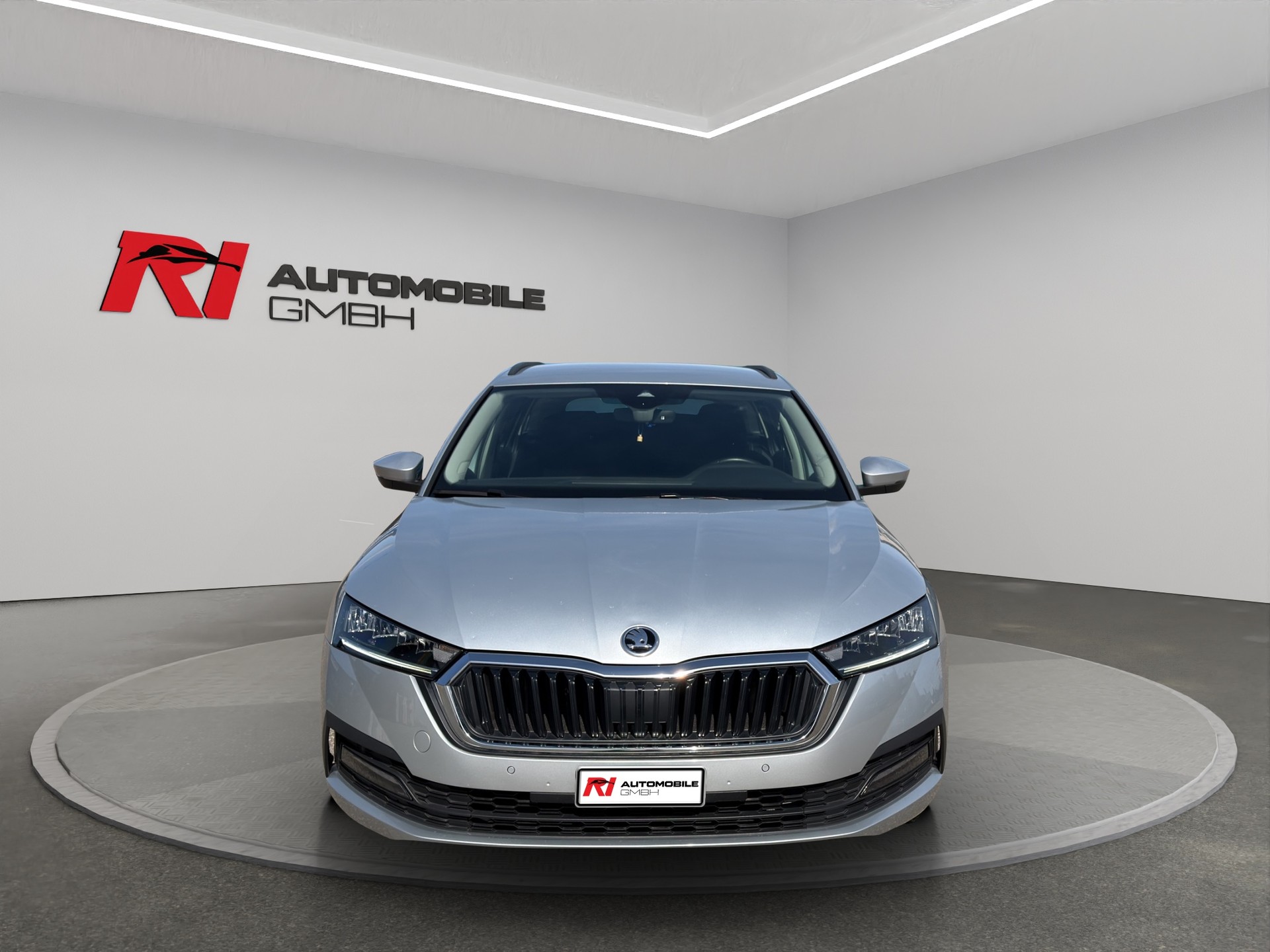 SKODA Octavia Combi 2.0 TDI DSG Style-image-1