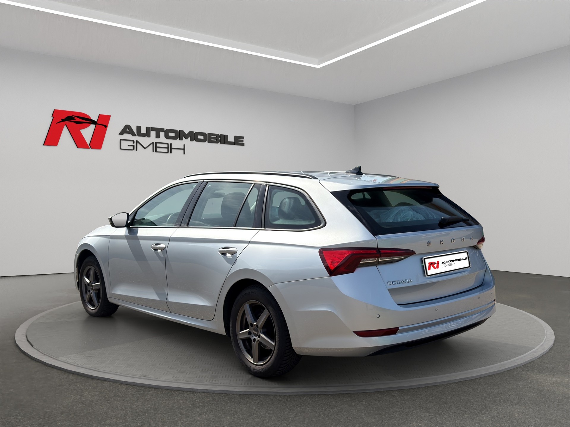SKODA Octavia Combi 2.0 TDI DSG Style-image-2