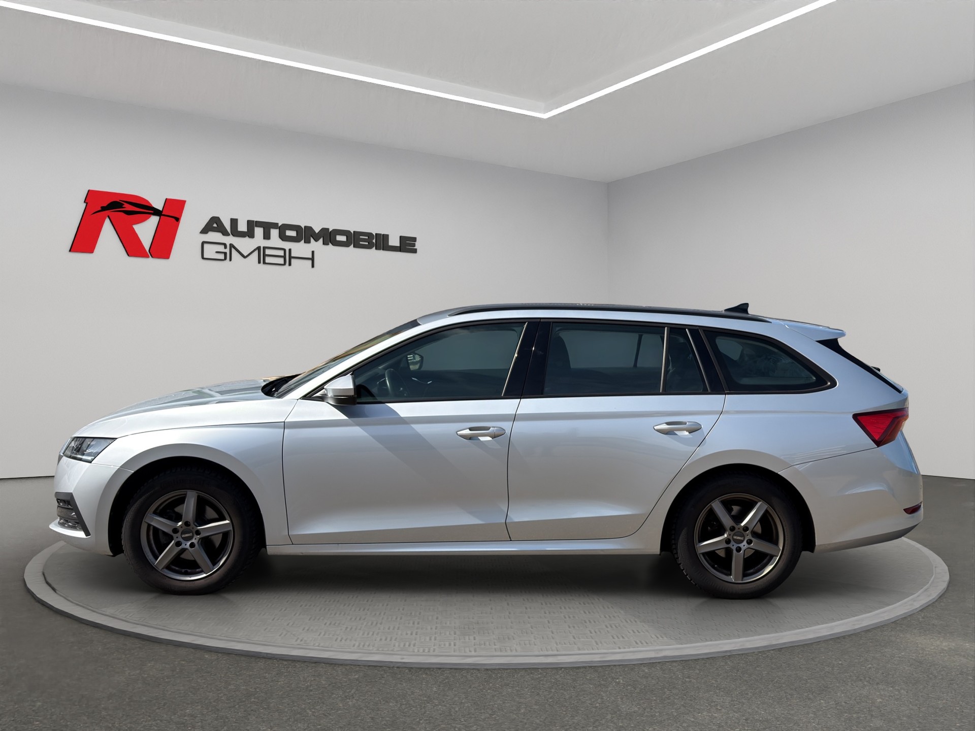 SKODA Octavia Combi 2.0 TDI DSG Style-image-3
