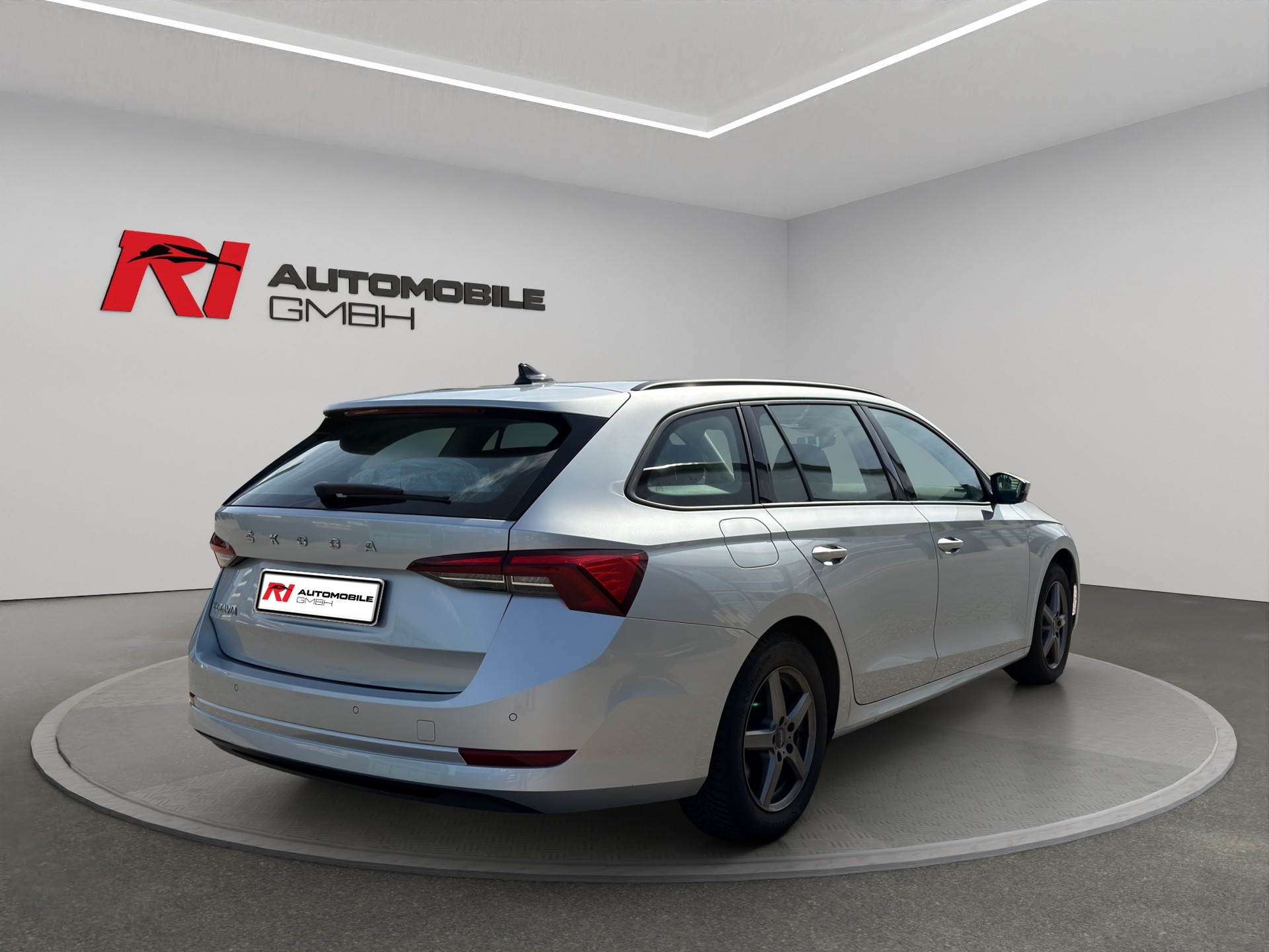 SKODA Octavia Combi 2.0 TDI DSG Style-image-5
