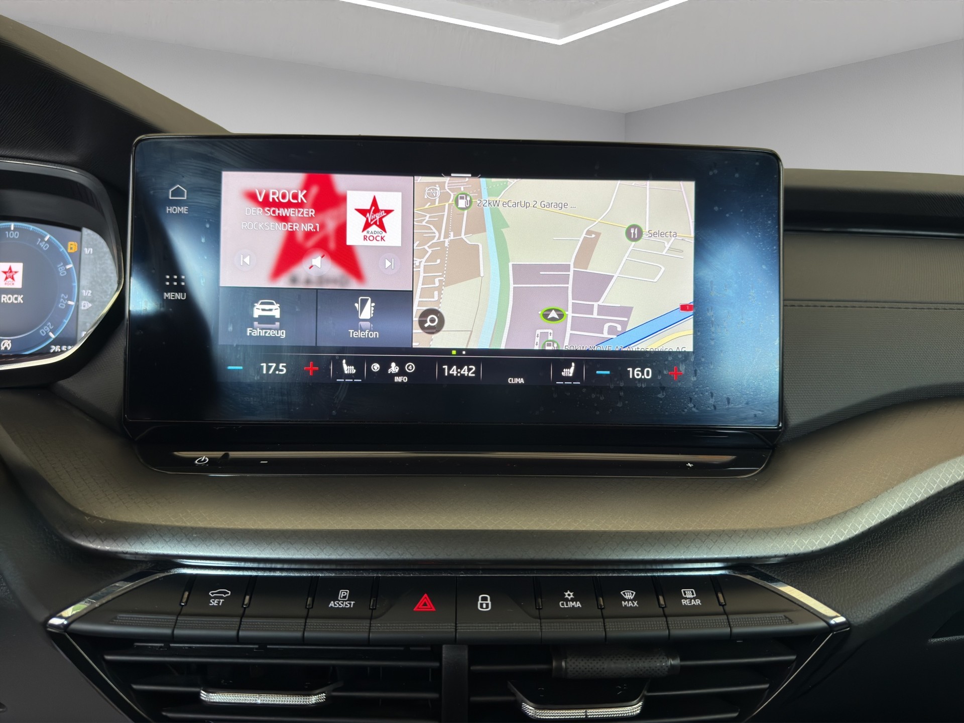 SKODA Octavia Combi 2.0 TDI DSG Style-image-10