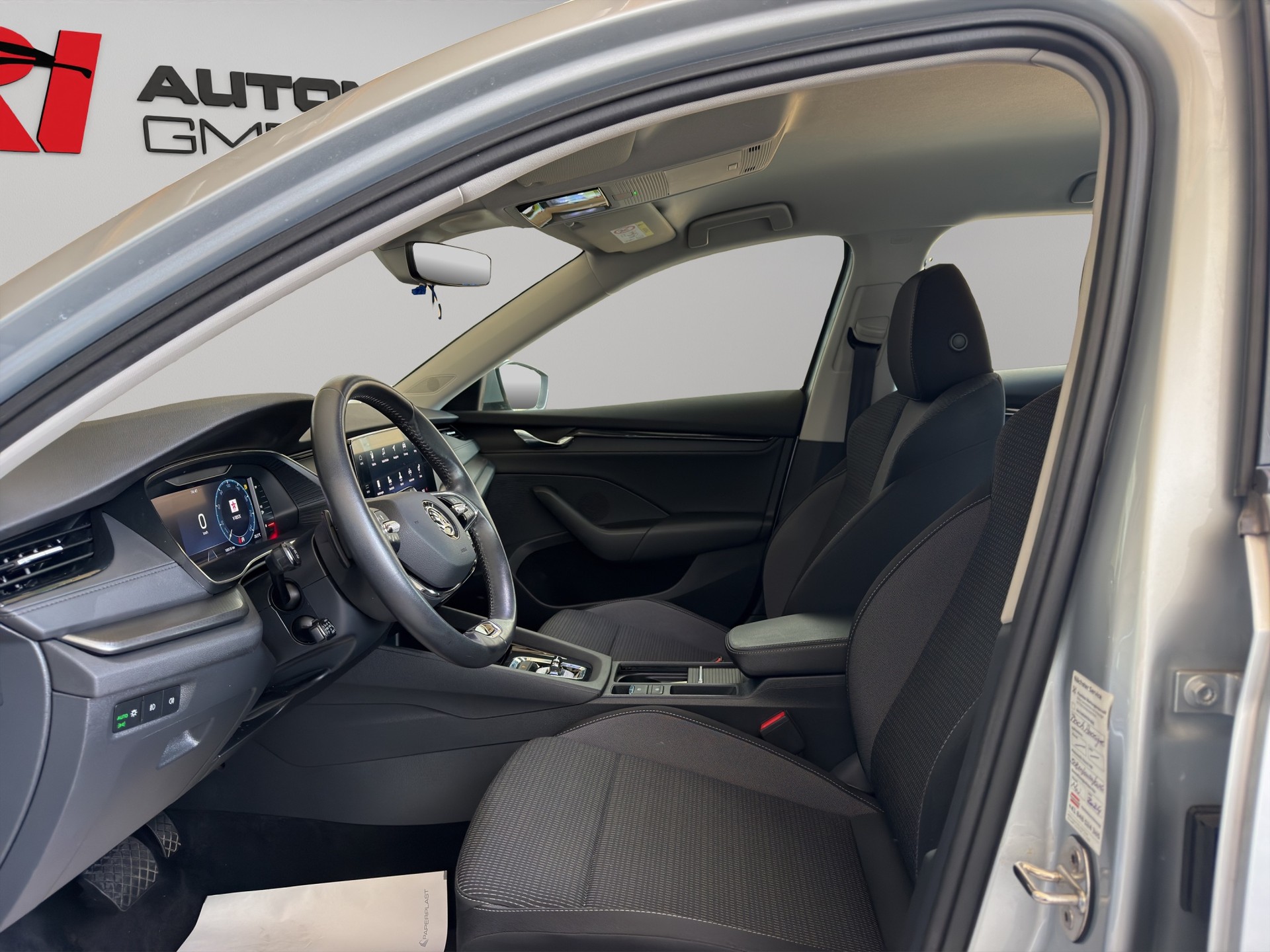 SKODA Octavia Combi 2.0 TDI DSG Style-image-7